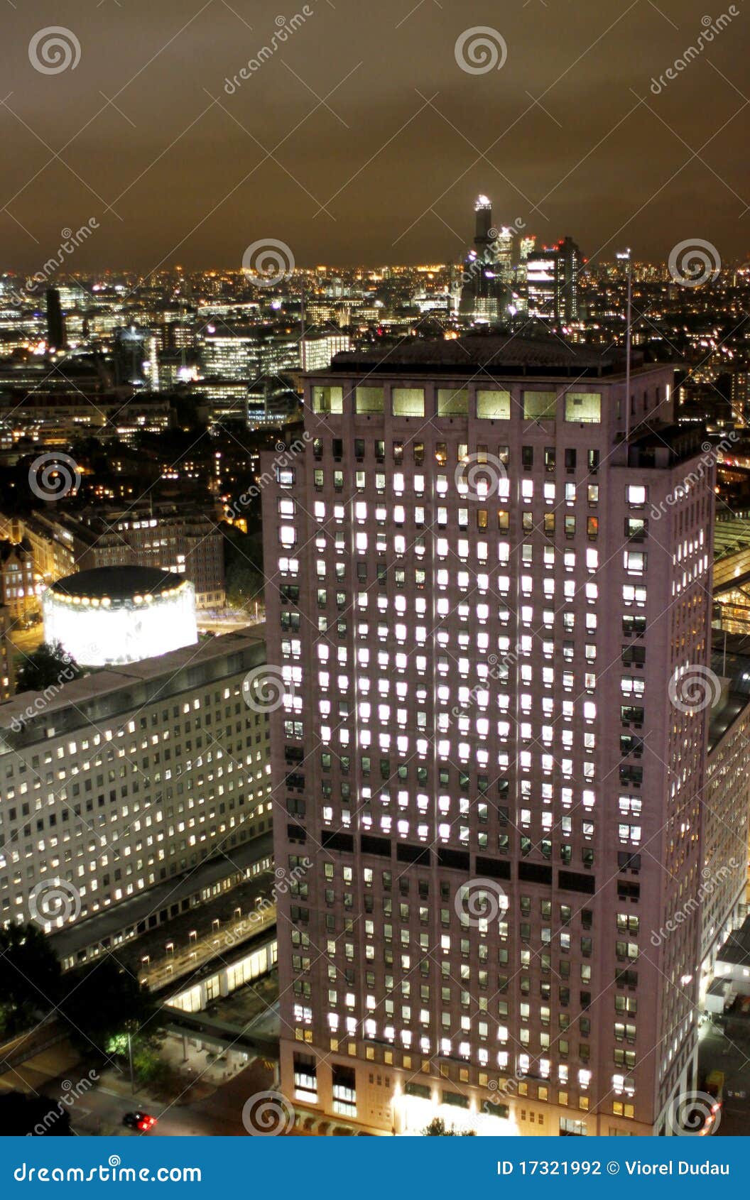 london night scene, canary wharf office buildings