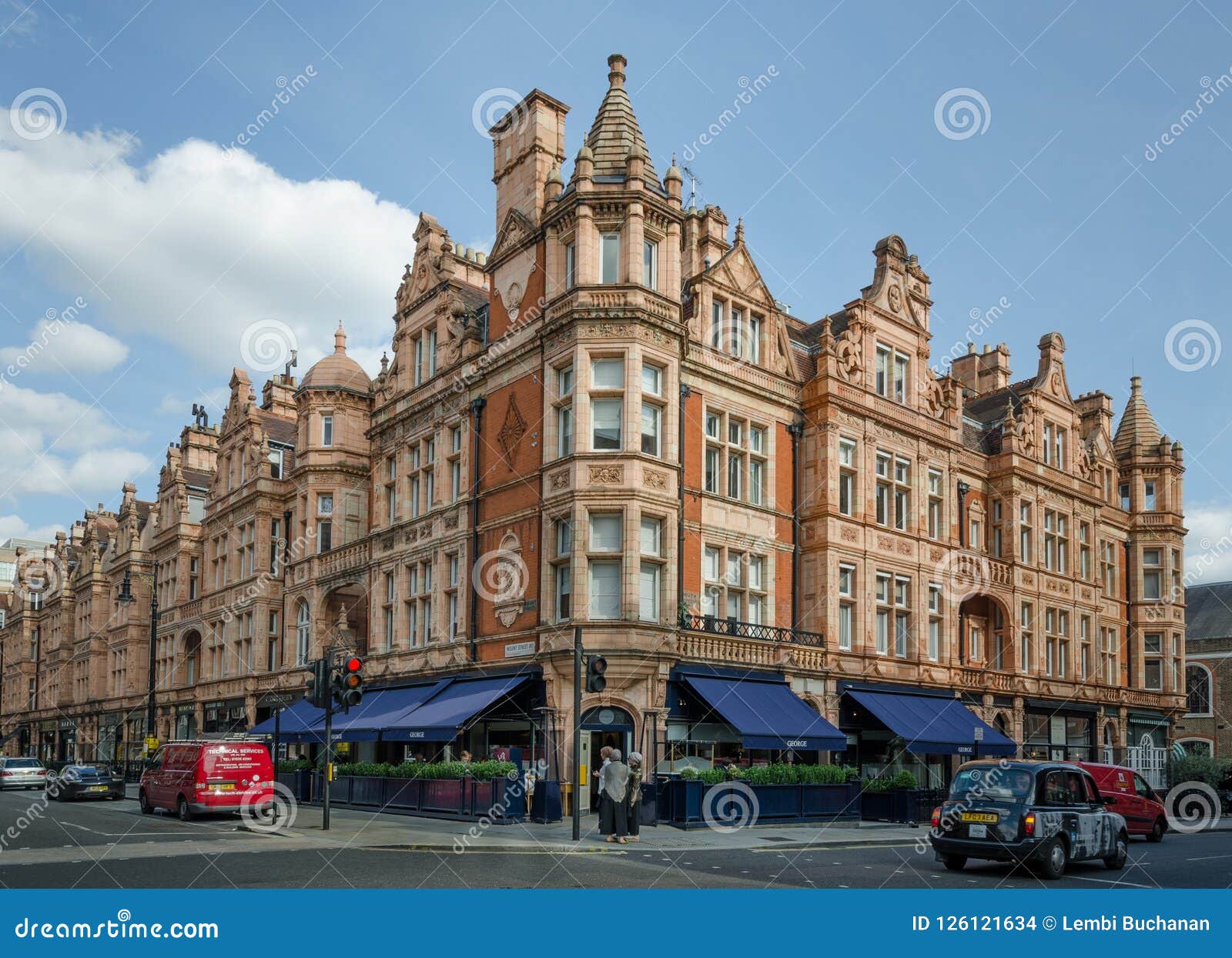 London`s Mayfair District Features a Wide Choice of Restaurants and