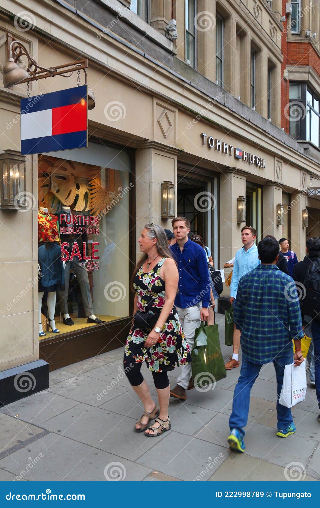 London Sloane Street Editorial Stock Image - Image of shopper, company:
