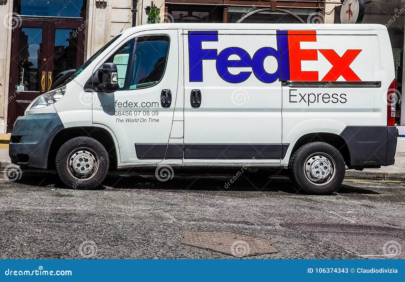 FedEx Express Courier Van In London (hdr) Editorial Stock Photo - Image of 2017, delivery: 106374343