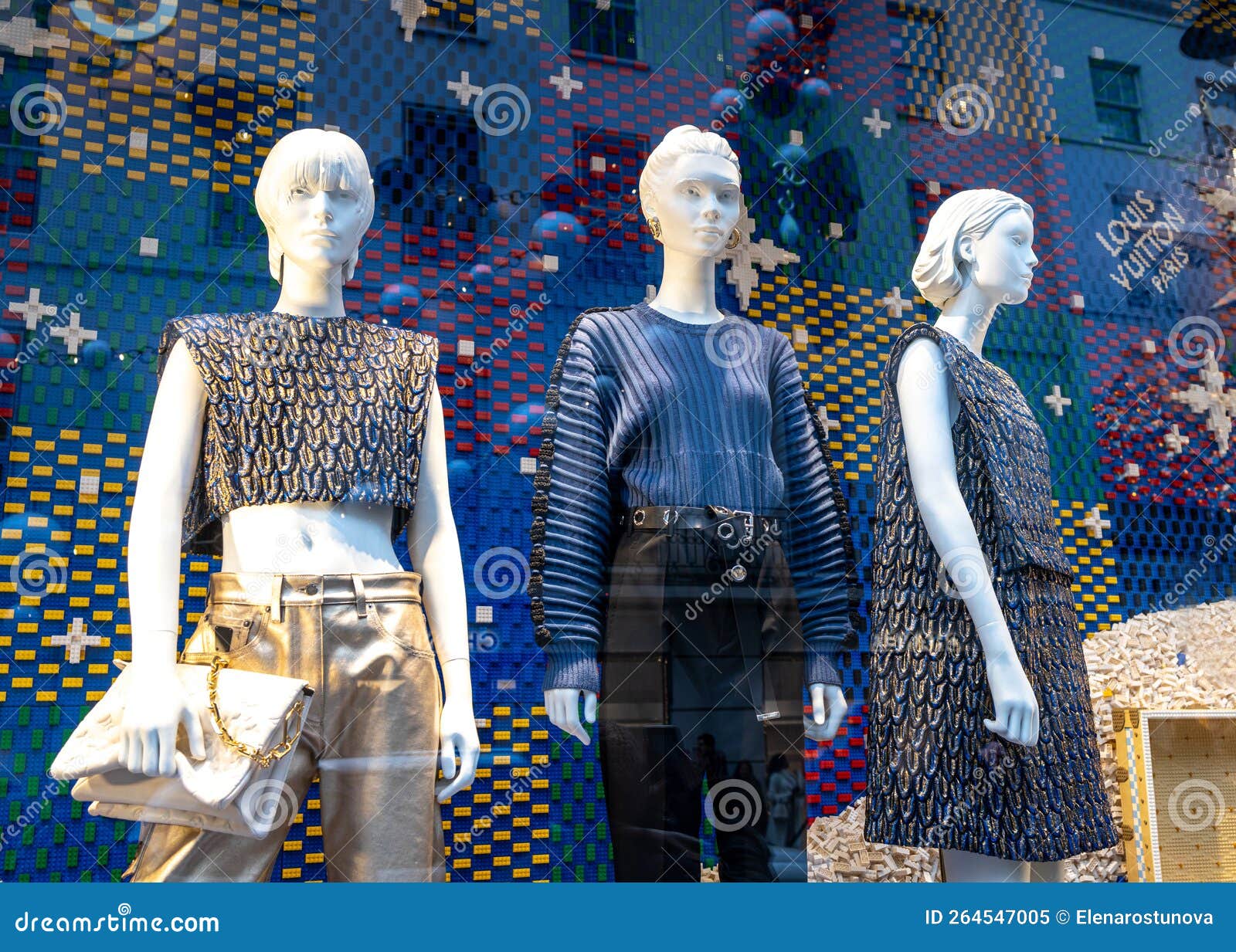 Louis Vuitton Christmas Showcase, Mannequins on the Background of