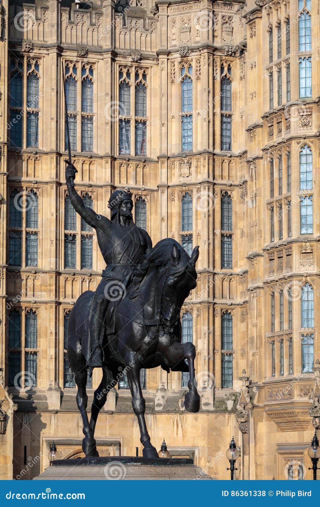 LONDON/UK - FEBRUARY 13 : Richard I Statue Outside the Houses of ...