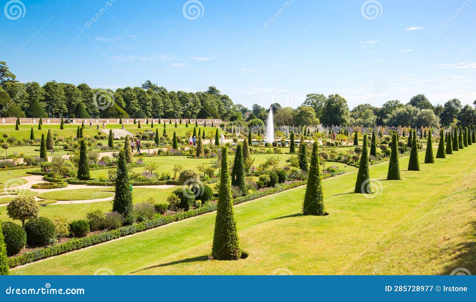 English Garden and Park Tudors Time, Hampton Court Locates in West ...