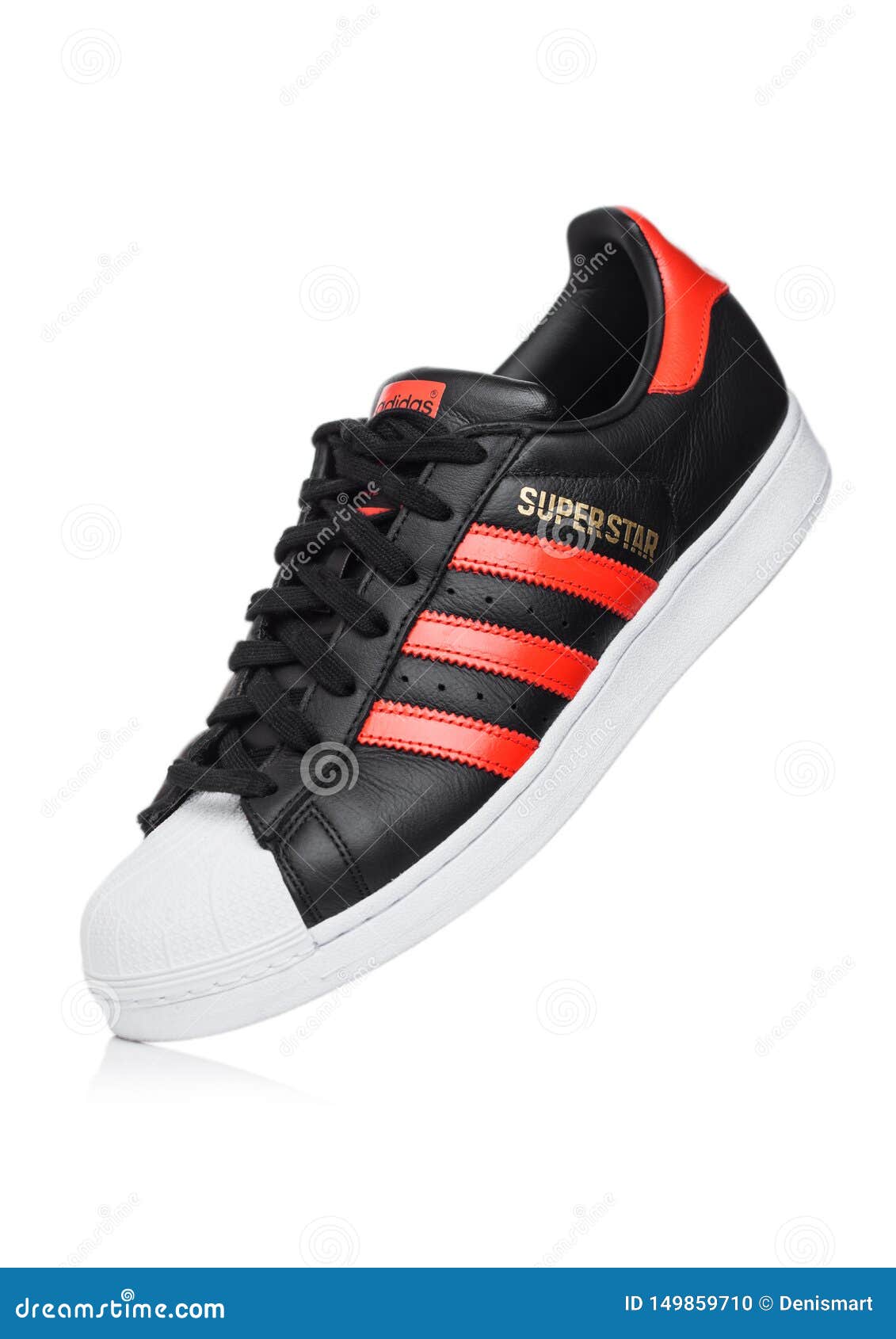 hierba Acumulación para LONDON, UK - JUNE 05, 2019: Adidas Originals Superstar Black Shoe with Red  Stripes on White Background.German Multinational Editorial Image - Image of  logo, item: 149859710