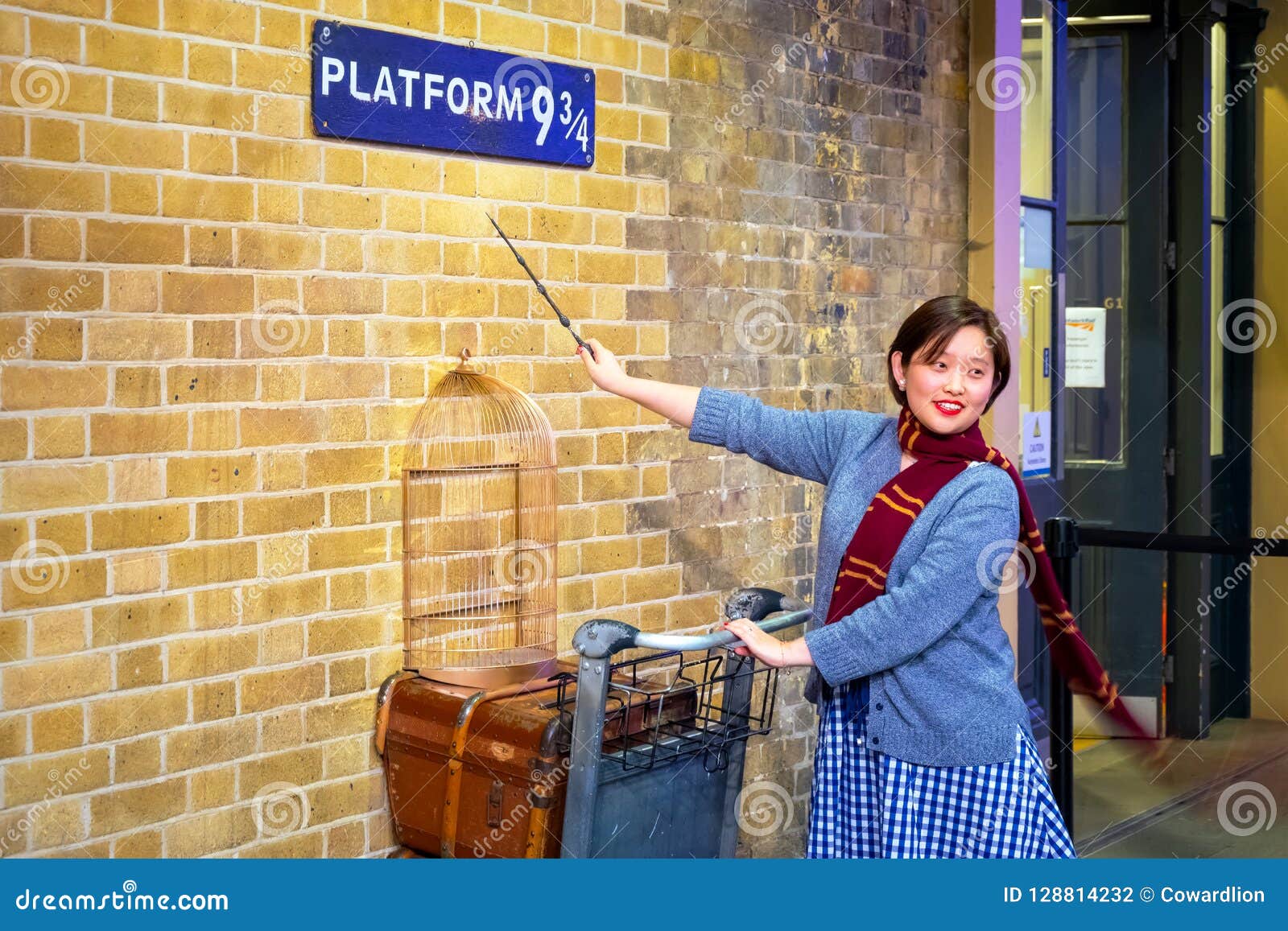 Platform 9 3/4 (Harry Potter @ King's Cross)