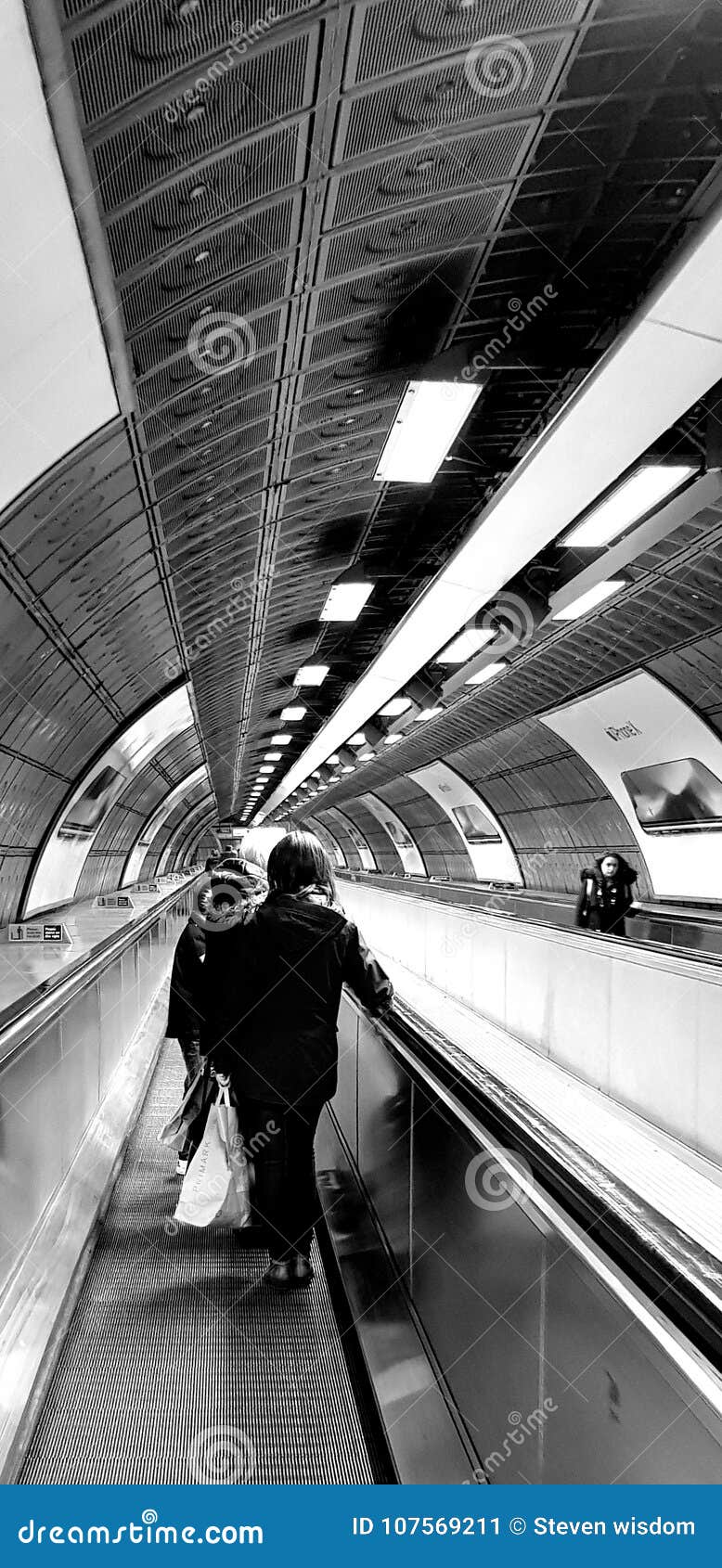 London underground tube editorial photo. Image of tube 107569211