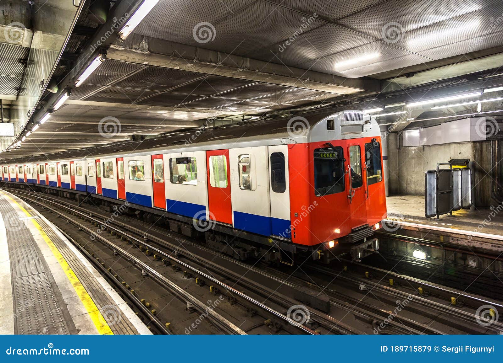 London Underground Tube Station Stock Image Image Of Subway Blur