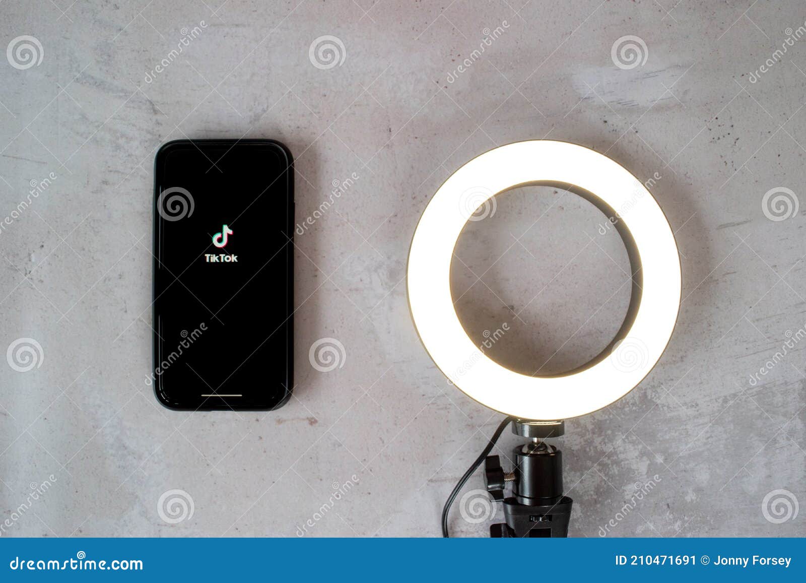 STL file LED RGB DESIGNER CIRCLE RING LIGHT LAMP - App & Music Controlled  🟣・3D print model to download・Cults