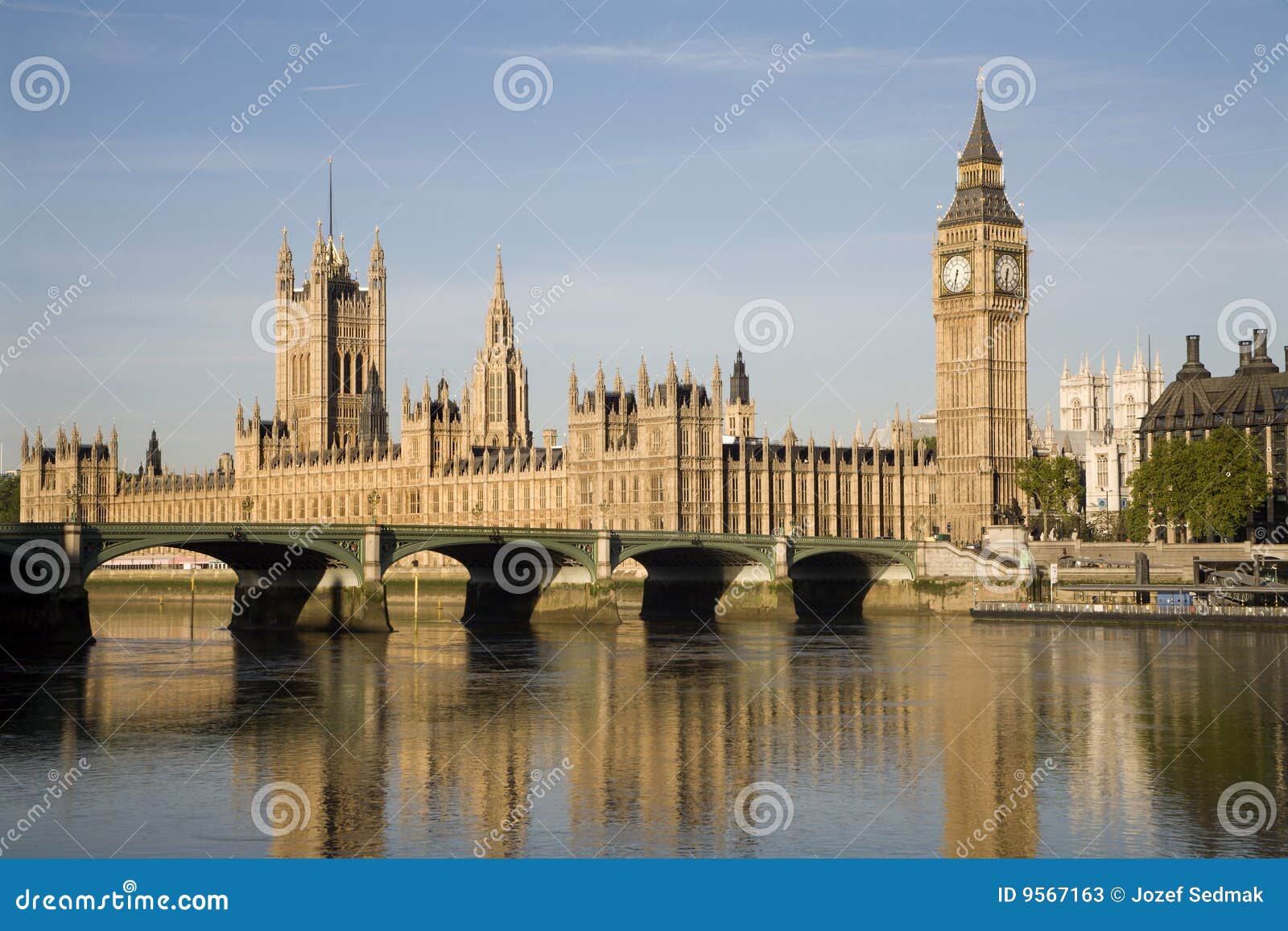 Londres - O Parlamento No Nascer Do Sol Ilumina-se Imagem de Stock