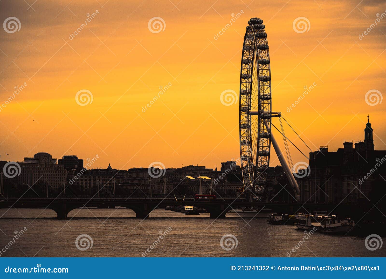 Londres Uk Febrero 2021 Sorprendente Puesta De Sol Tarde Sobre Londres