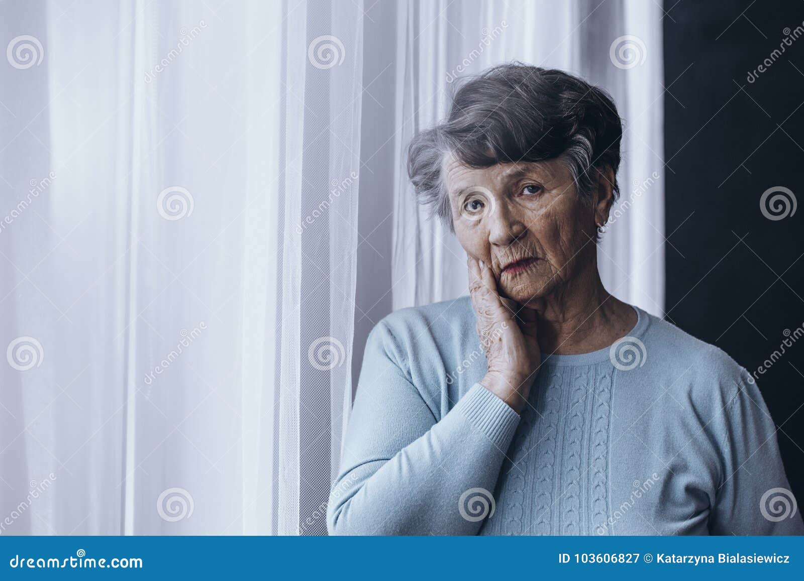 elderly person suffering from alzheimer