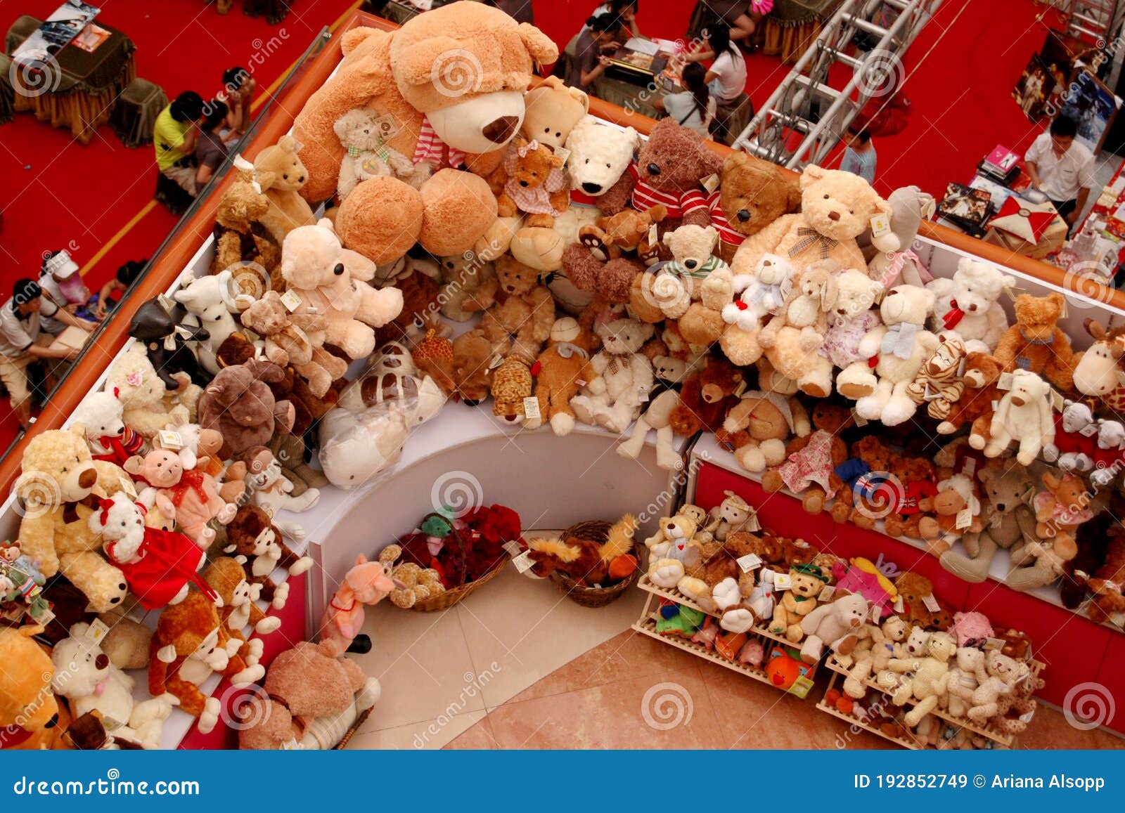 Lonely stuffed animals editorial stock image. Image of counter - 192852749 Lonely stuffed animals editorial stock image. Image of counter - 192852749