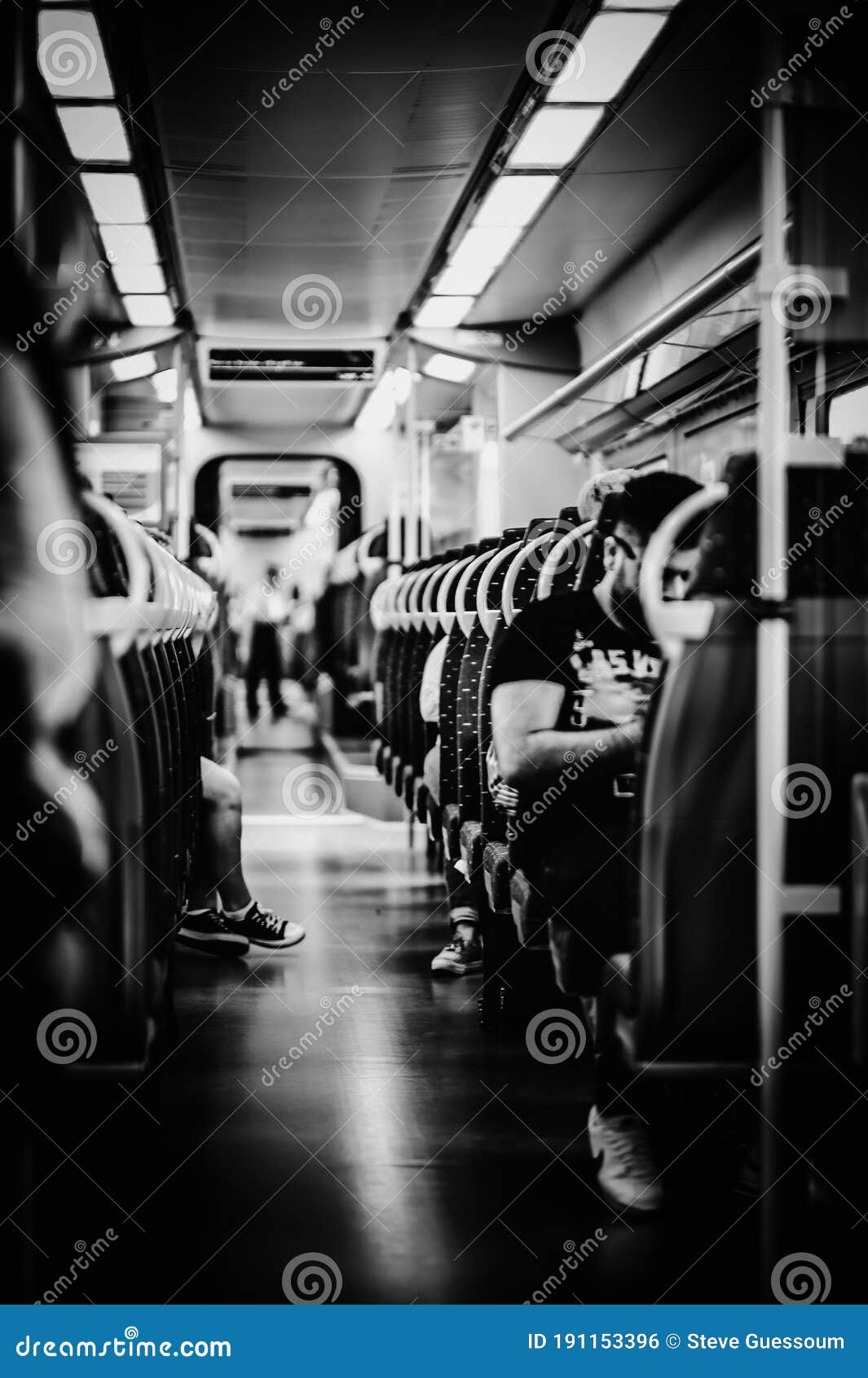 long angle vieuw od a train interior in black and white