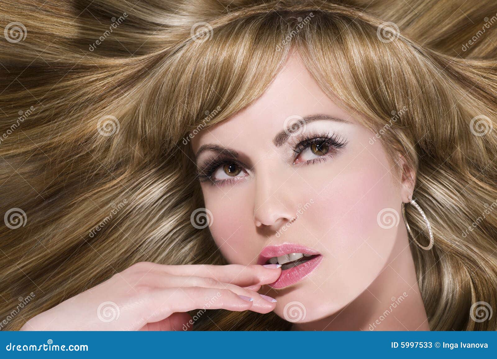 Long blonde hair girl with straight hair - wide 6