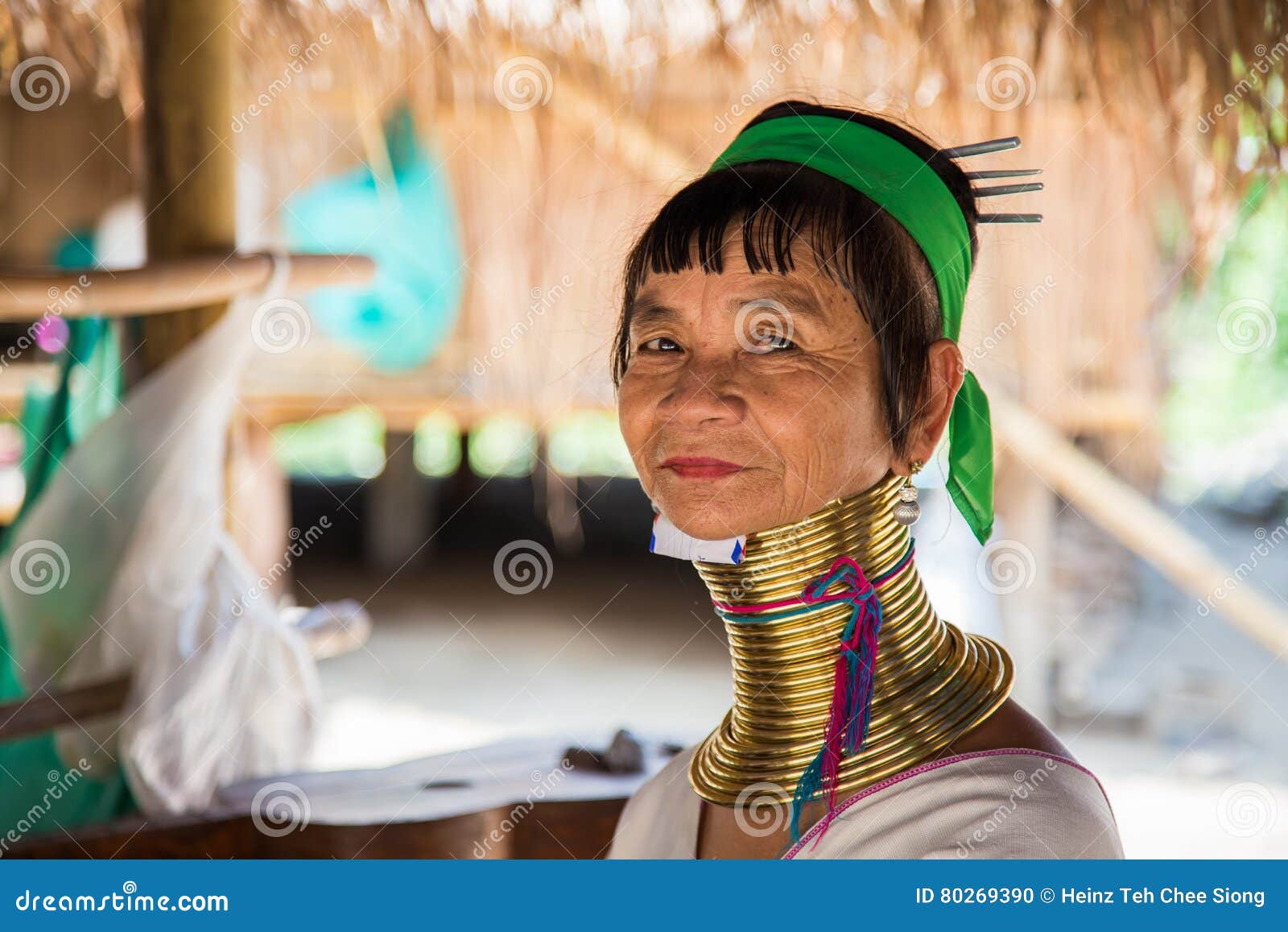 Myanmar's neck ring women | Gallery | Al Jazeera