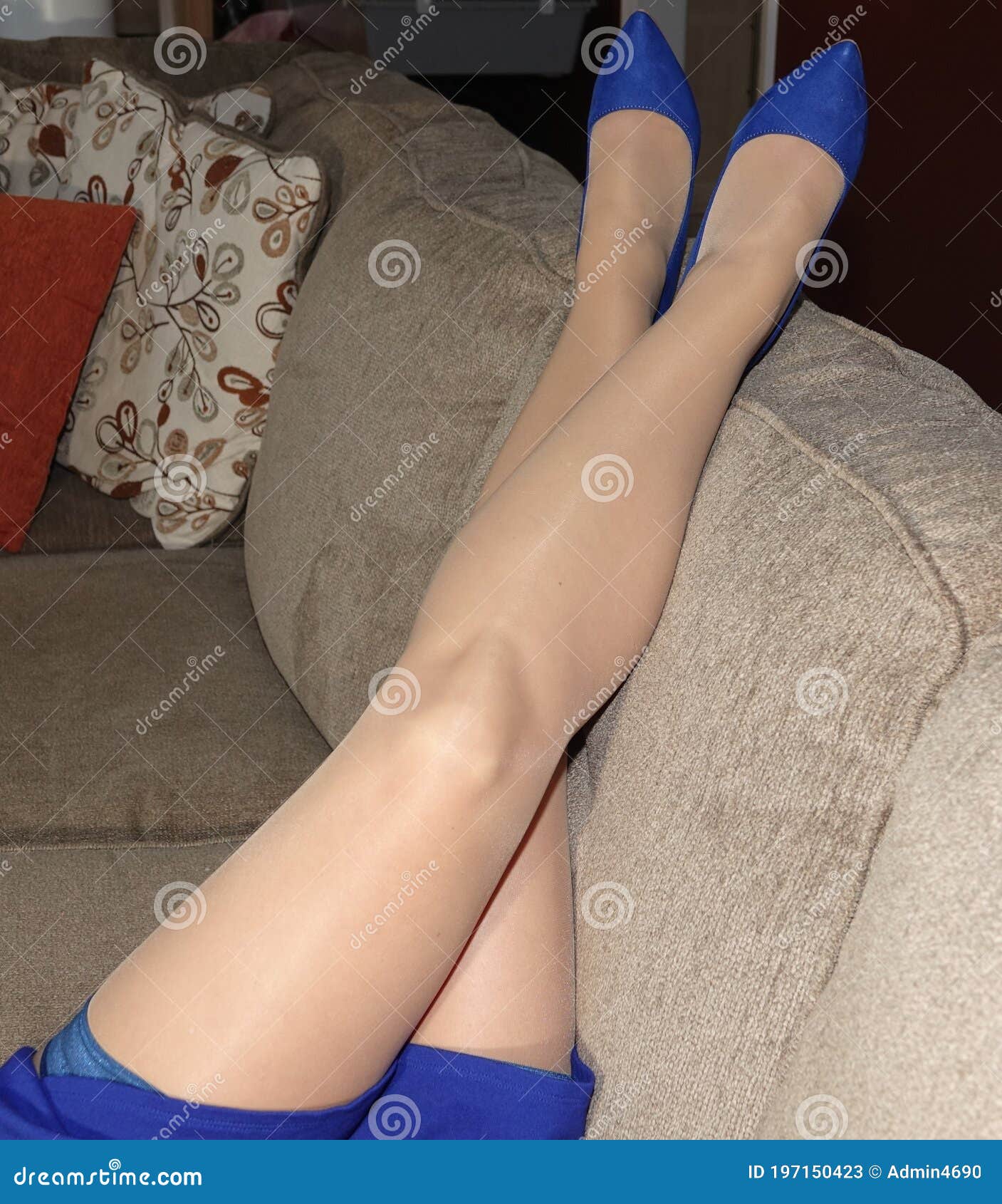 Sexy baby in train! Legs in nylon!