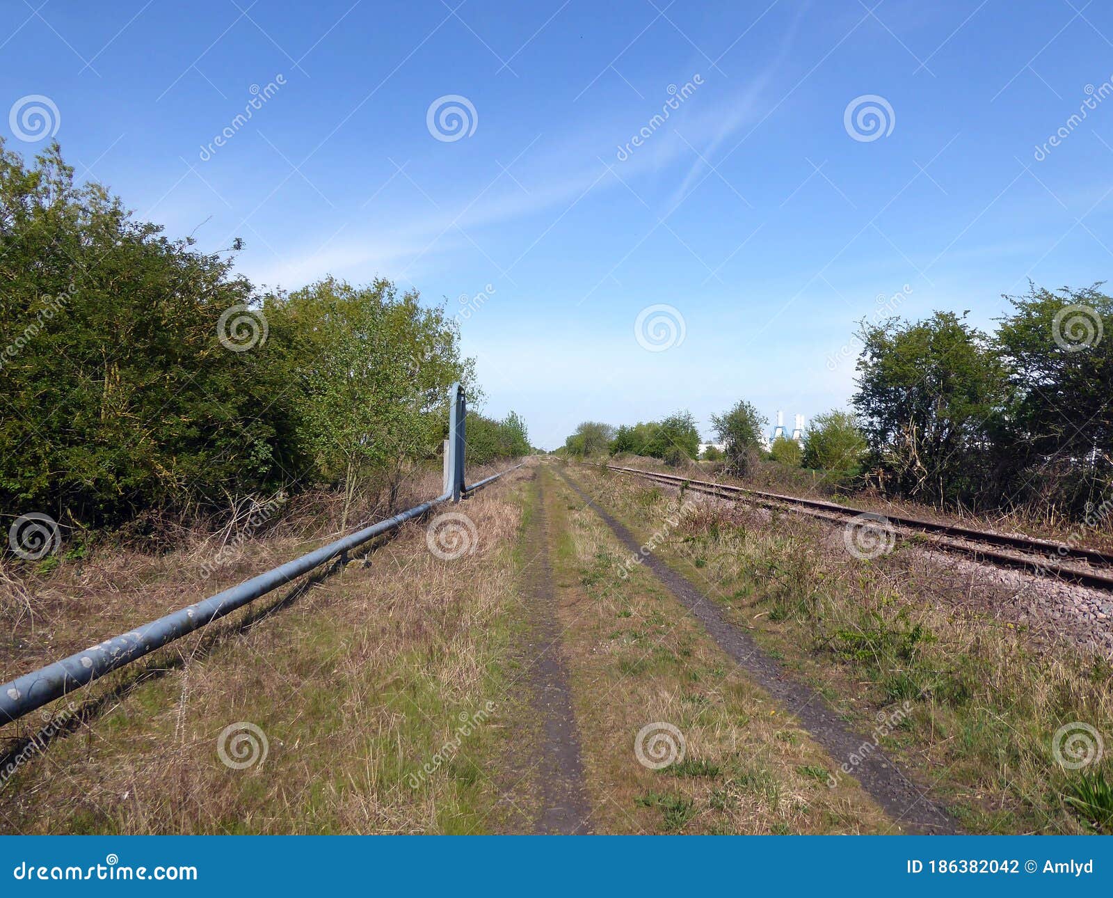 looking down rail line with adjacent gas pipe and expansion loop