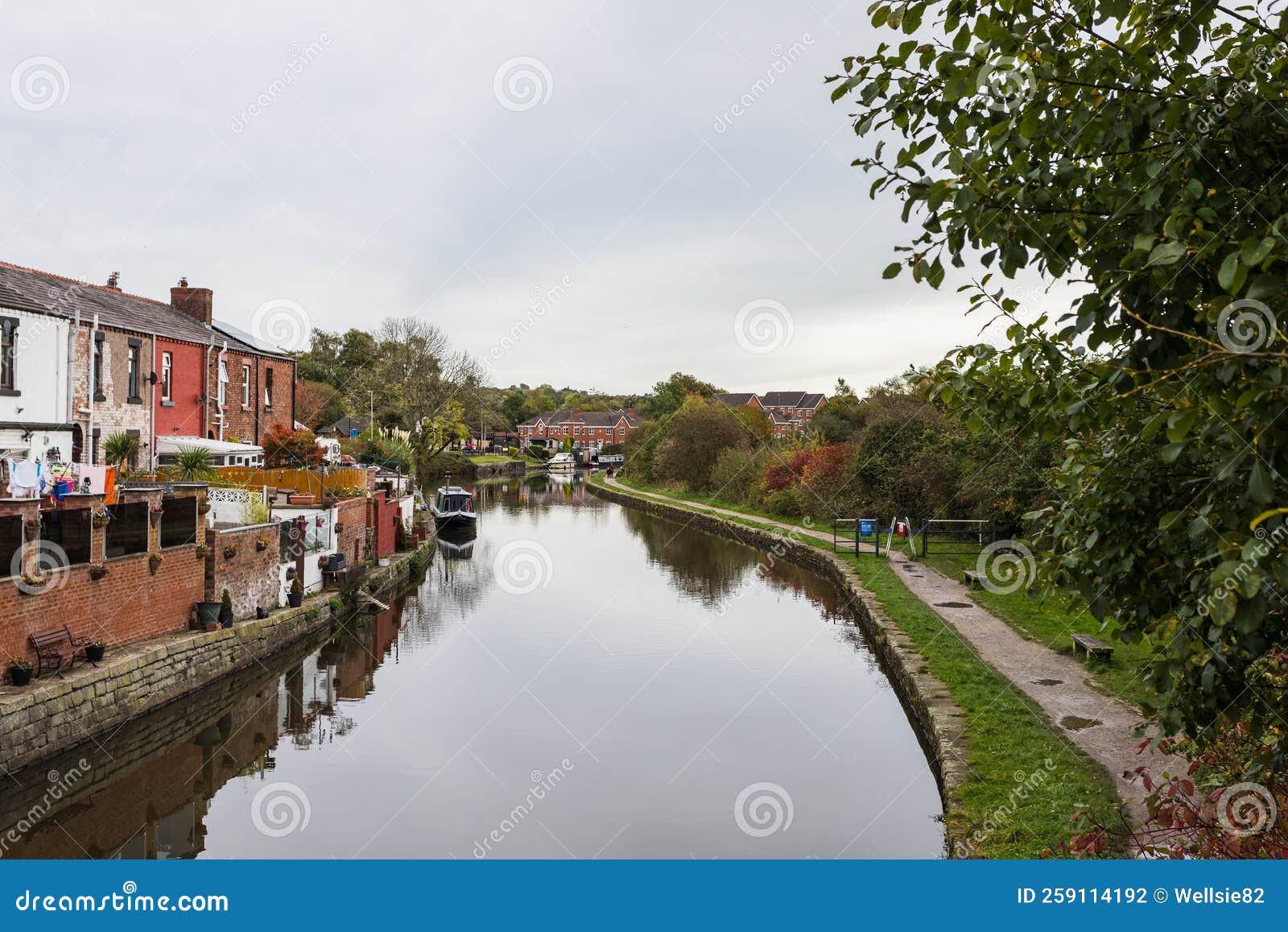 looking up the canal towards appleby bridge