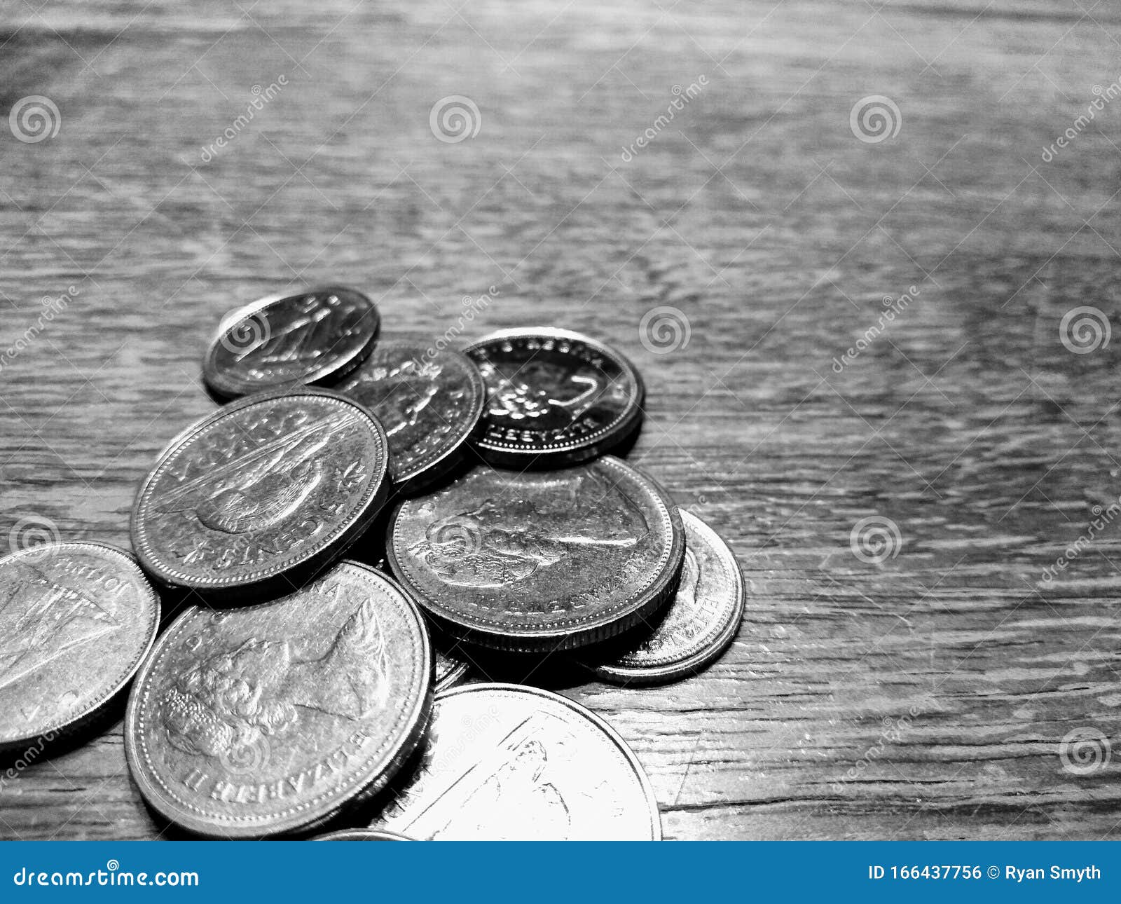 Loose change on a table editorial photo. Image of tips - 166437756
