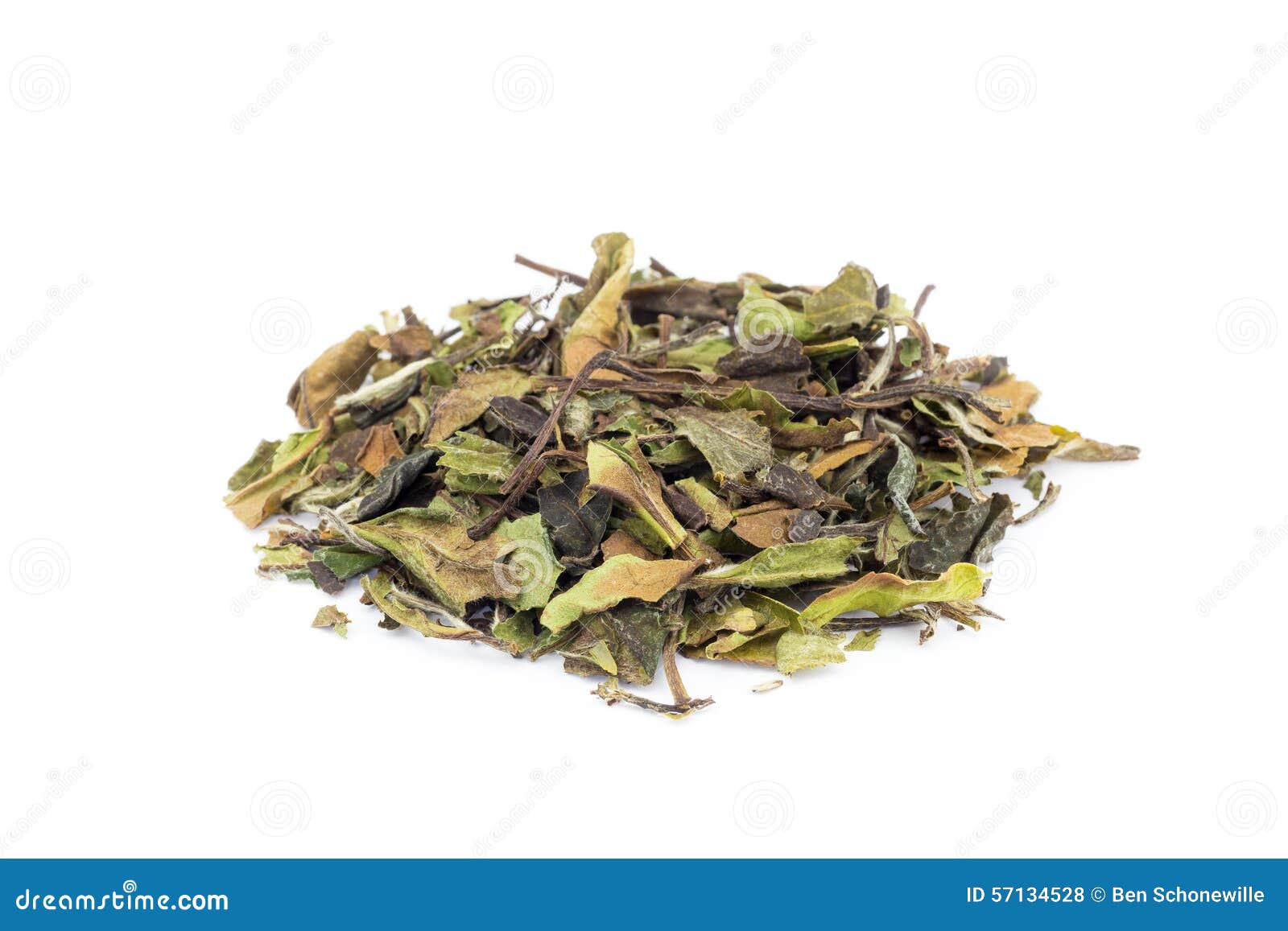 loose green leaves of white tea bai mu dan