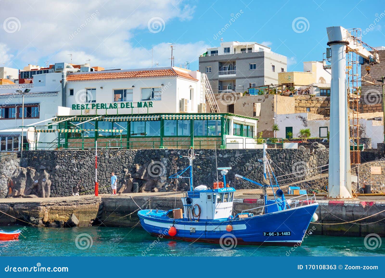 fishing-boat-and-seafood-restaurants-in-los-abrigos-editorial-stock