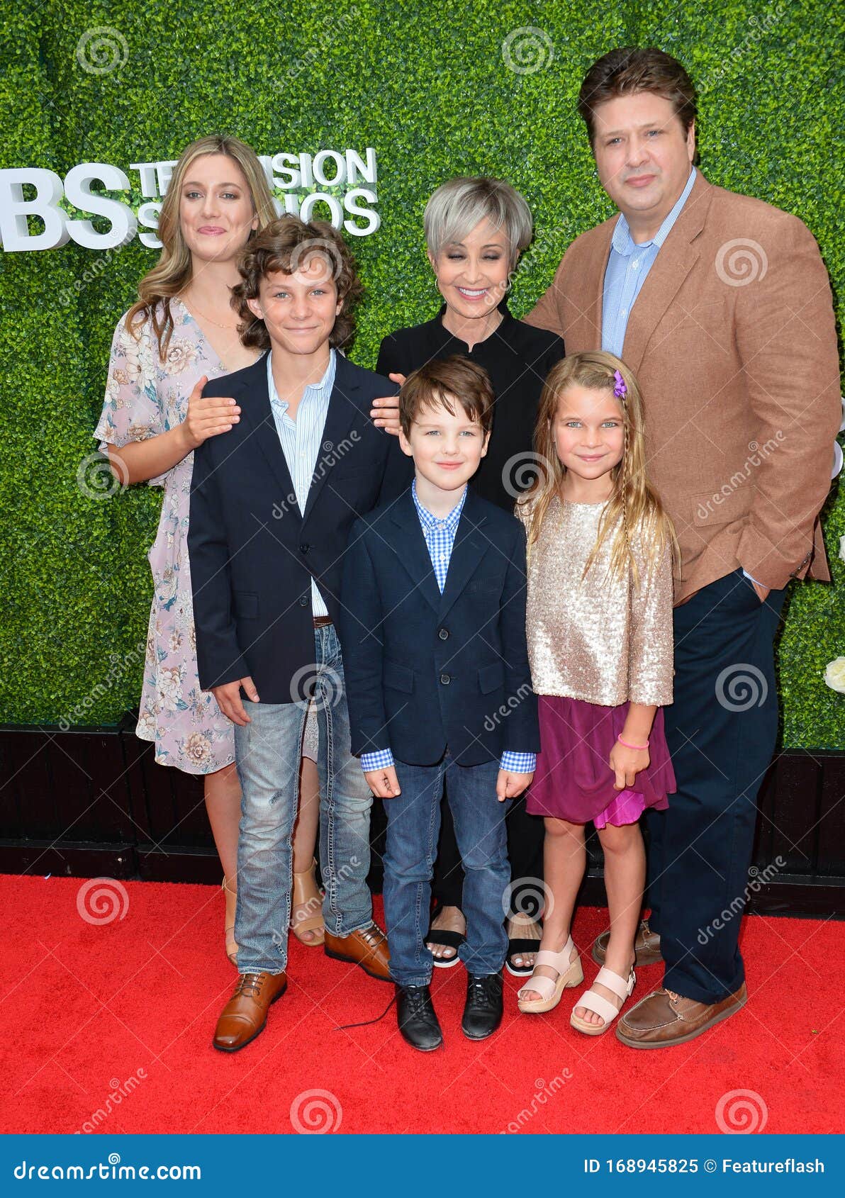Young Sheldon Cast editorial image. Image of cast, barber 168945825