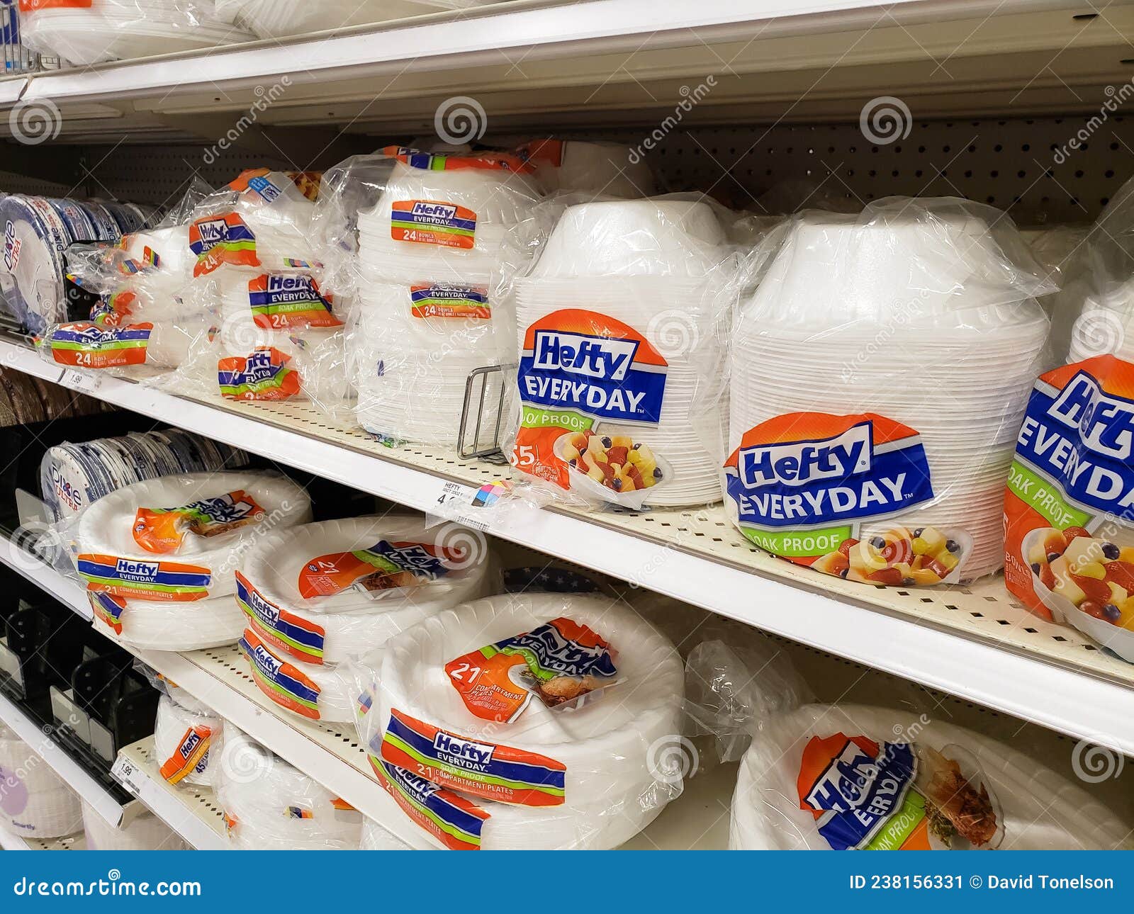 Hefty Styrofoam Bowls Plates at Store Editorial Photo - Image of event,  recycle: 238156331