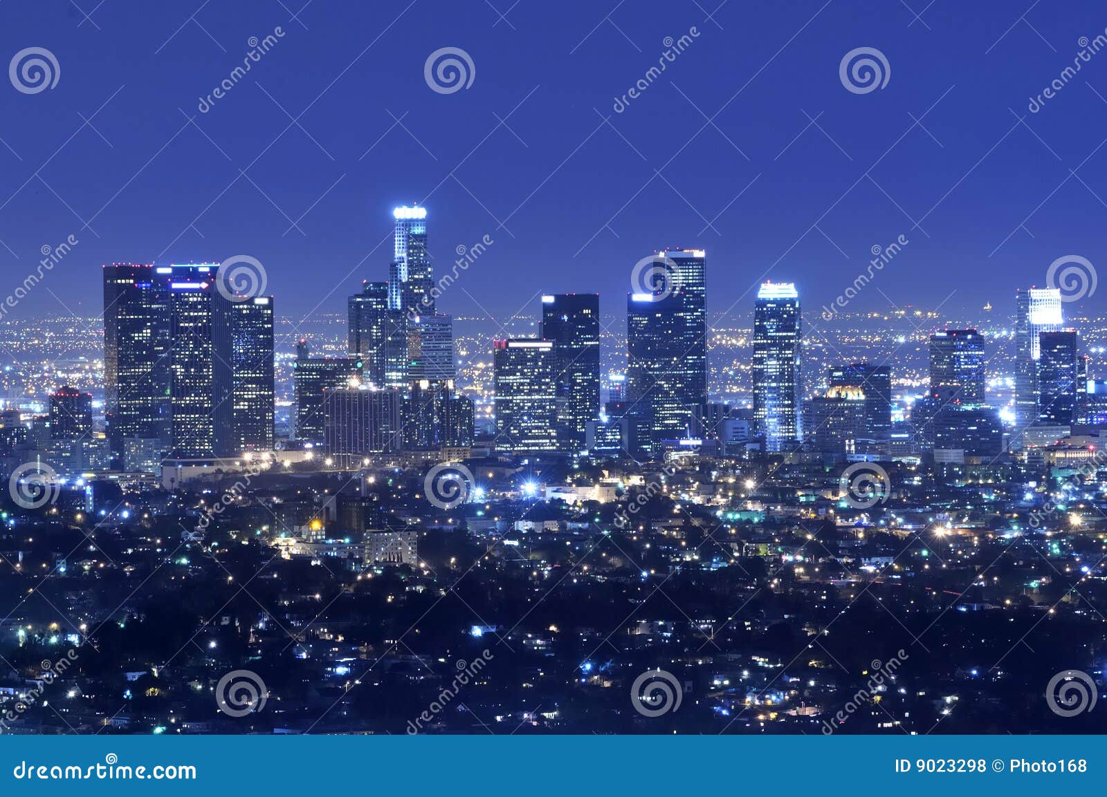 los angeles city skyline at night