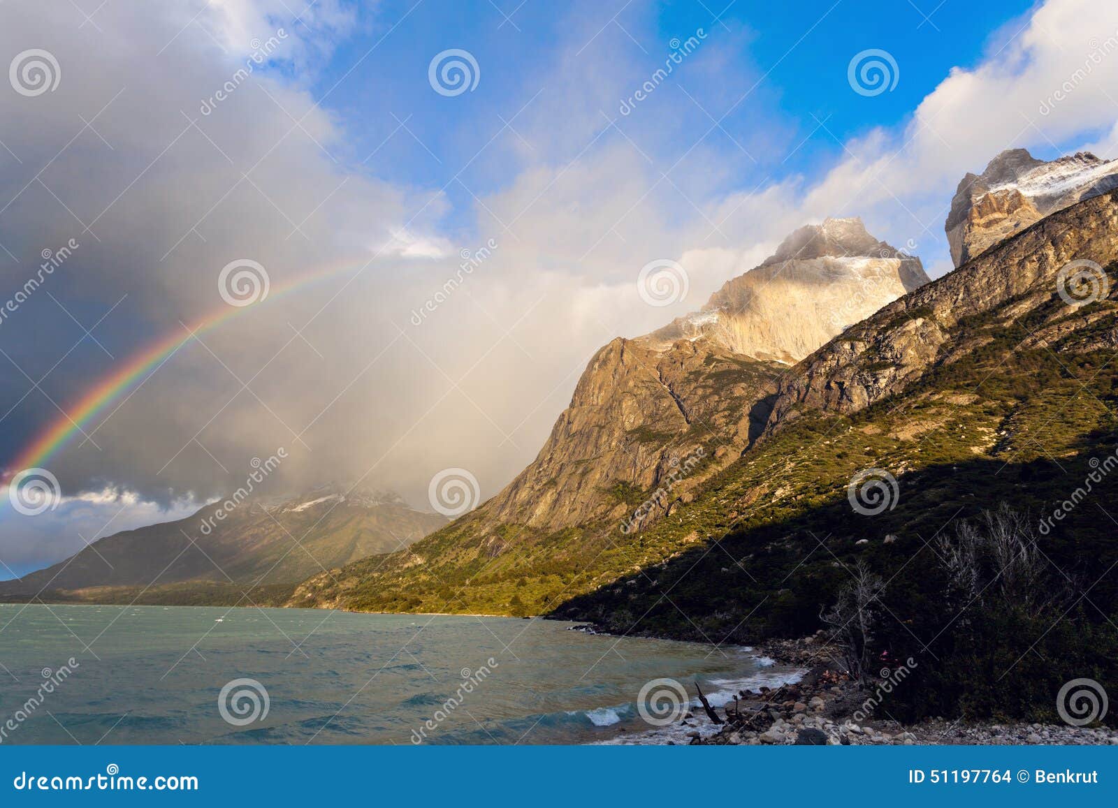 los cuernos, lake pehoe and rainbow