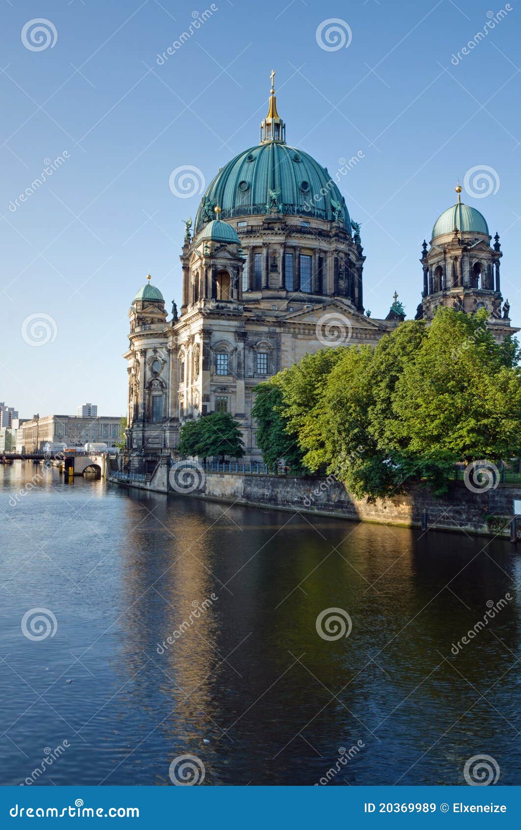 Los Dom en Berlín vista de juerga del río