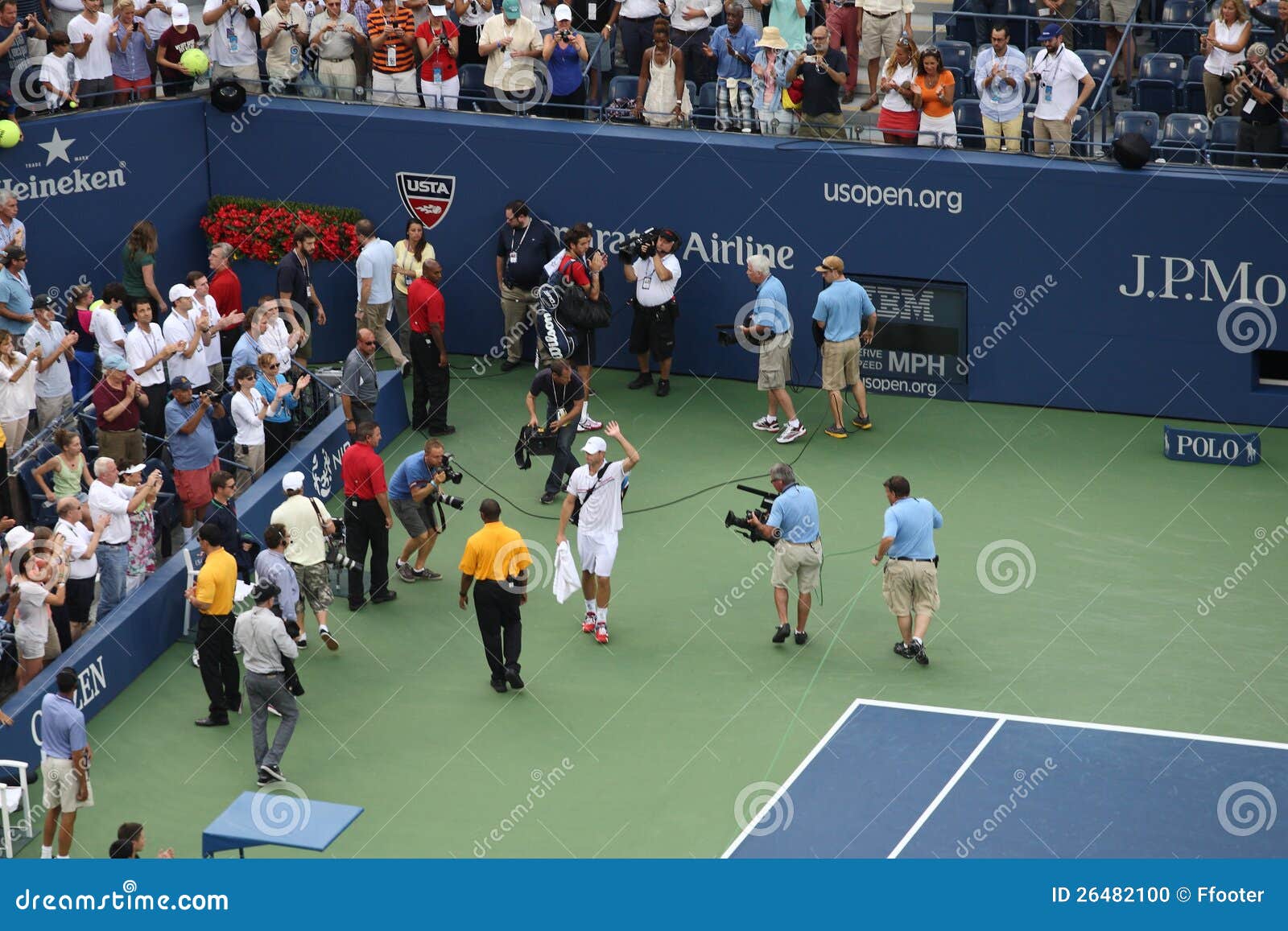 Los E.E.U.U. Abra el tenis - retiro de Andrés Roddick. Después de perder el emparejamiento final de su carrera a Juan Martin del Potro de la Argentina, un estadio reservado de Arturo Ashe de las hojas de Andrés Roddick por la vez última en los 2012 E.E.U.U. abre campeonato del tenis en Nueva York.