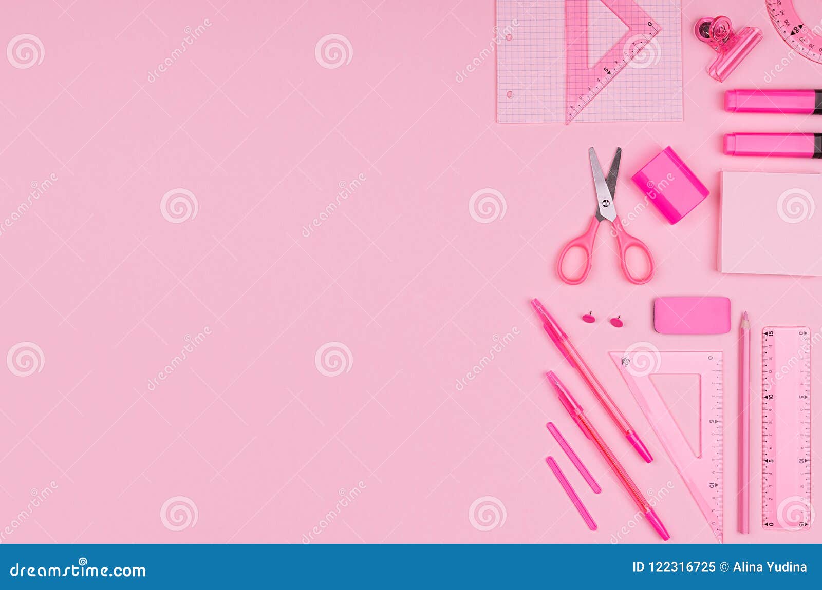 Los Efectos De Escritorio De La Oficina Del Color Del Rosa En Colores Pastel  Fijaron En El Fondo Rosado, Arte Del Concepto Para H Imagen de archivo -  Imagen de borrador, negocios: