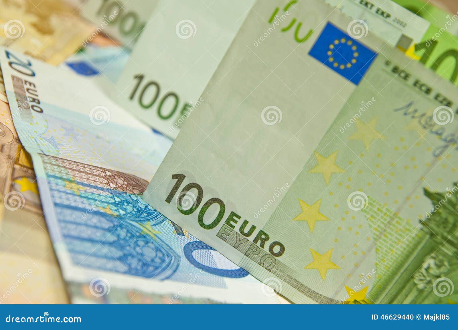 Los Eurobanknoten - hoher Geldbetrag. Viele Eurobanknoten - hoher Geldbetrag