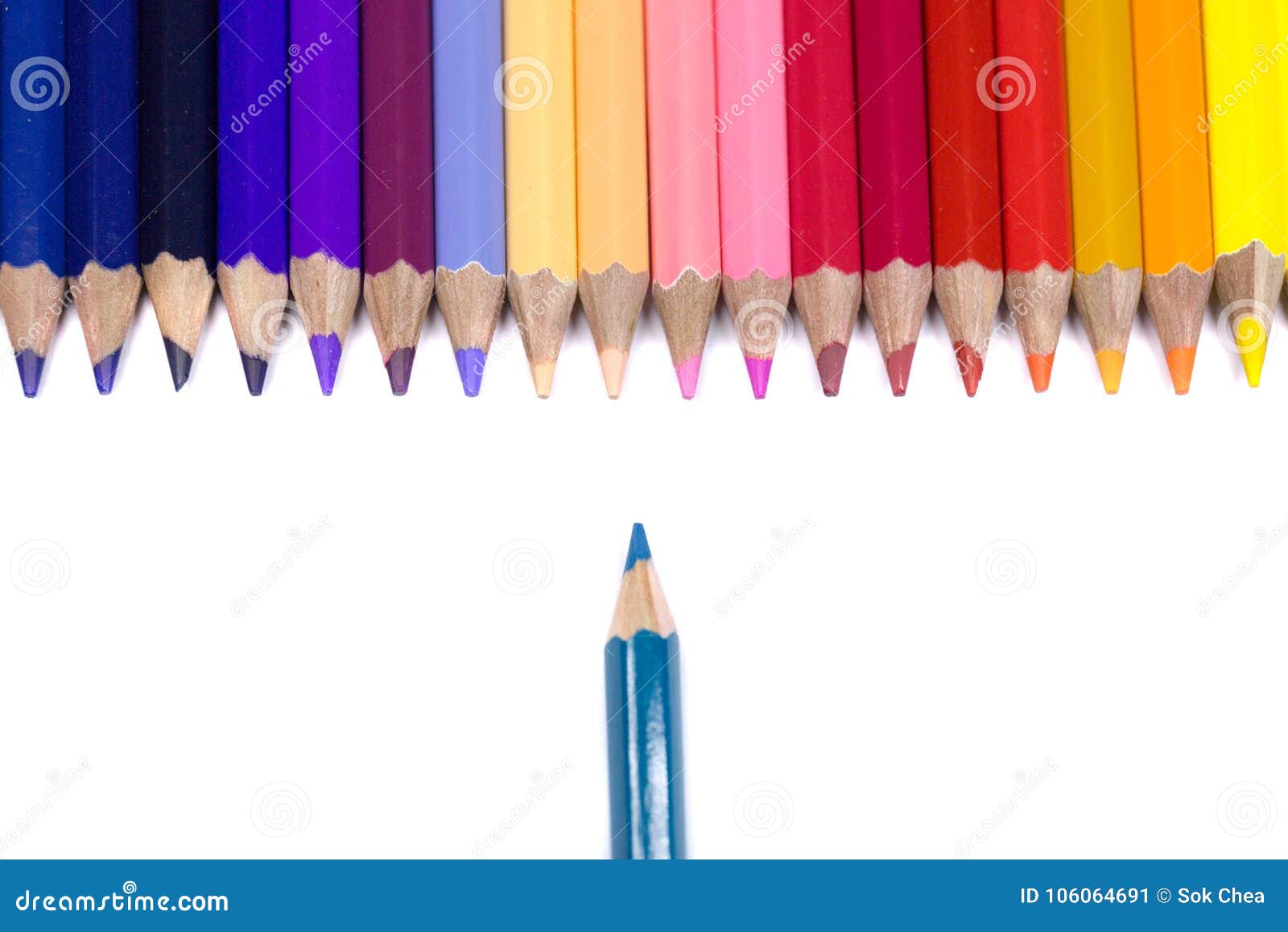 Los Lapices Del Color Aislados En Fondo Blanco Puro Un Lapiz Son O Imagen De Archivo Imagen De Fondo Brillante