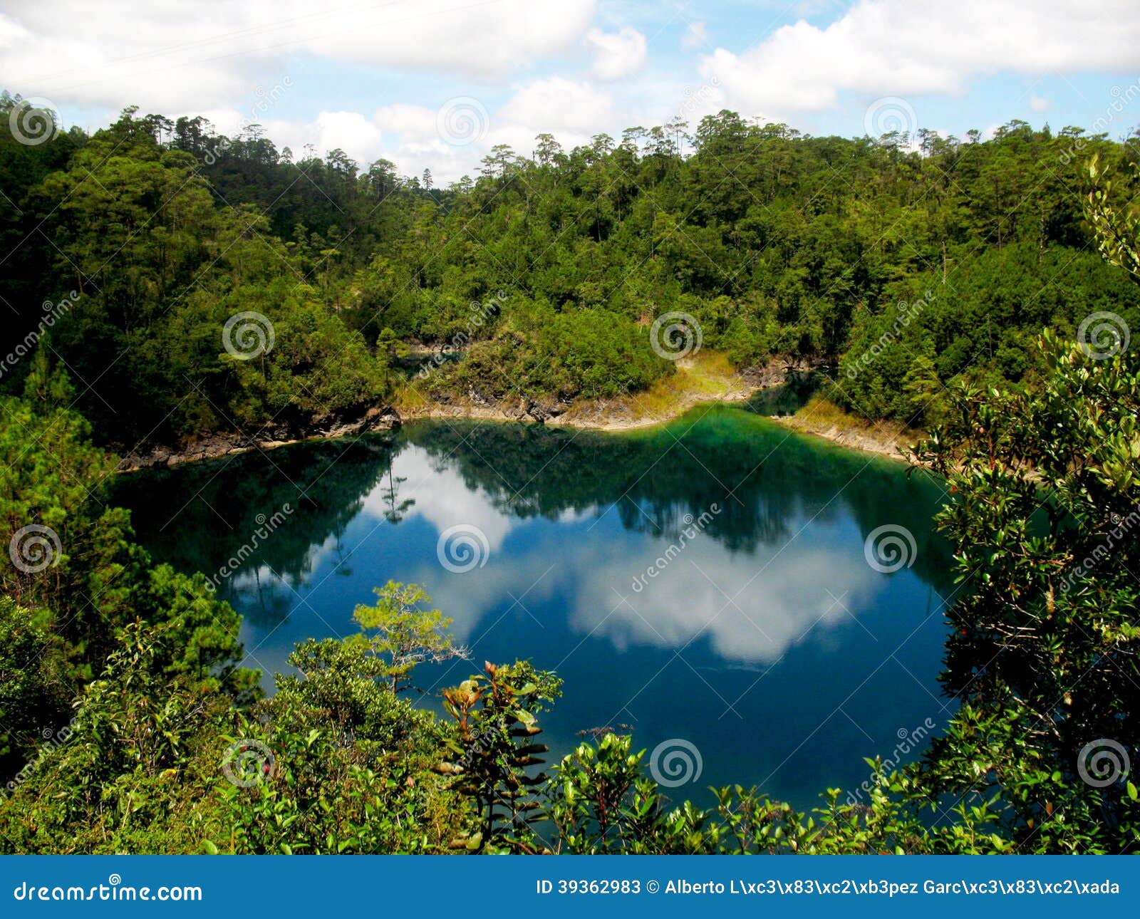 Los lagos de Montebello. El lago increíble en Montebello (Chiapas, México)
