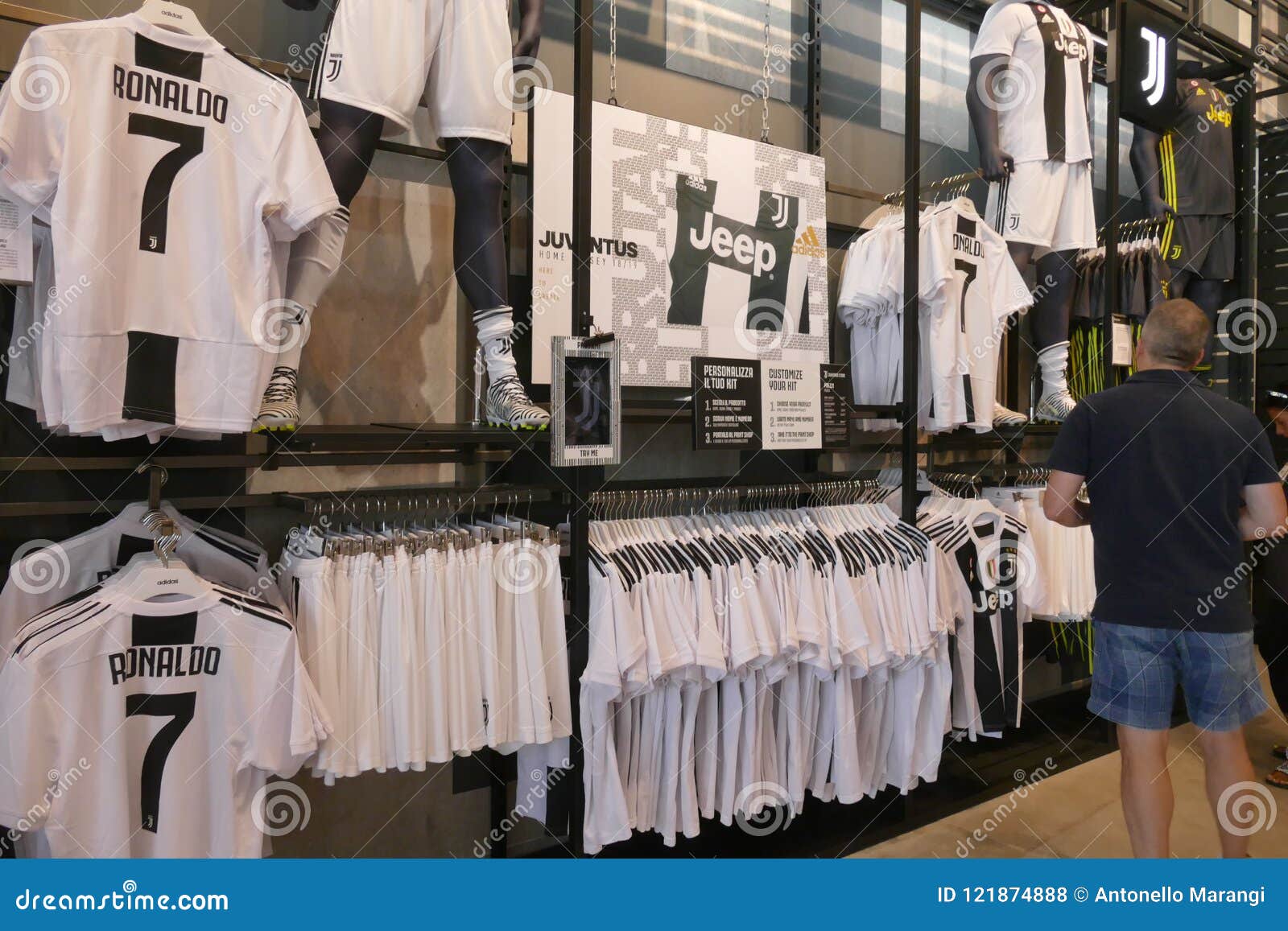 Los Partidarios De Juventus Fc En La Tienda Oficial Para New