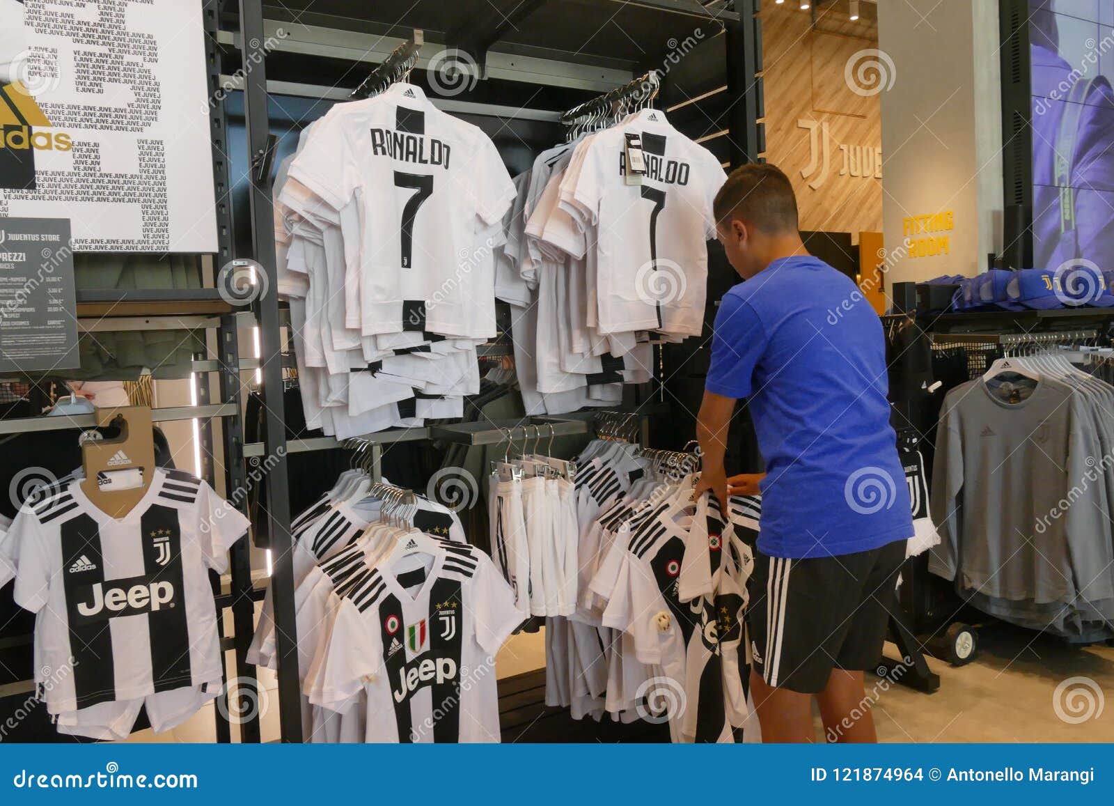 Los Partidarios De Juventus Fc En La Tienda Oficial Para New