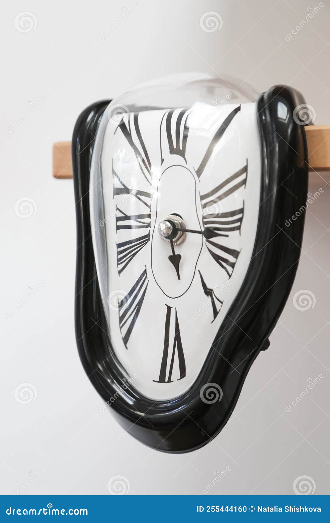 robot Persona especial ajuste Los Relojes Decorativos Drenan El Estante. El Reloj Es Un Símbolo De La  Impermanencia Del Tiempo. Foto de archivo - Imagen de estante, plazo:  255444160
