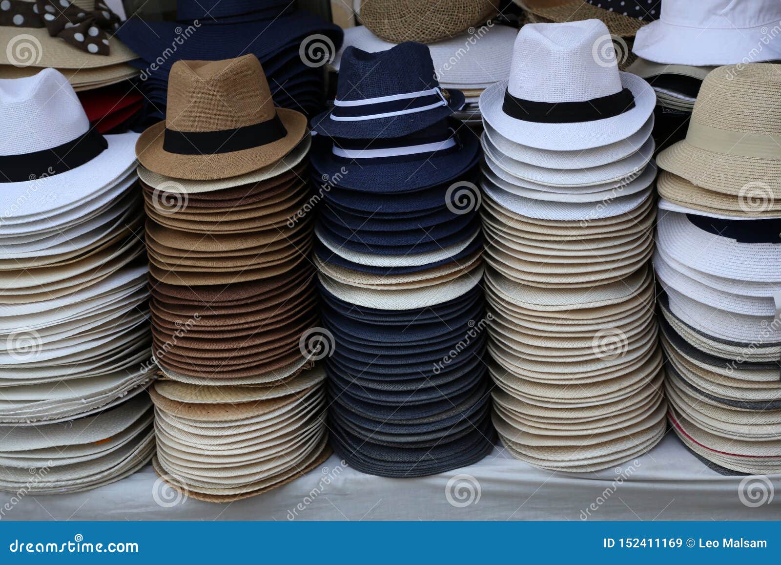 Hormiga aniversario insulto Los Sombreros Para Hombre Presentaron En El Bazar En Venta Imagen de  archivo - Imagen de ocasional, ropas: 152411169