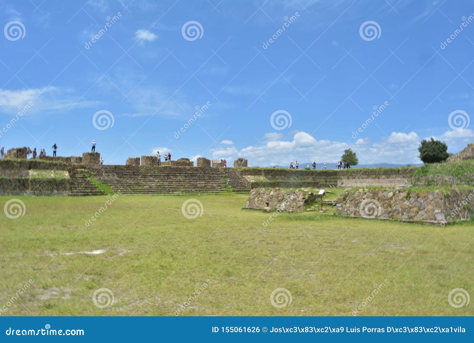 los templos zapotecas y las montaÃÂ±as de fondo5