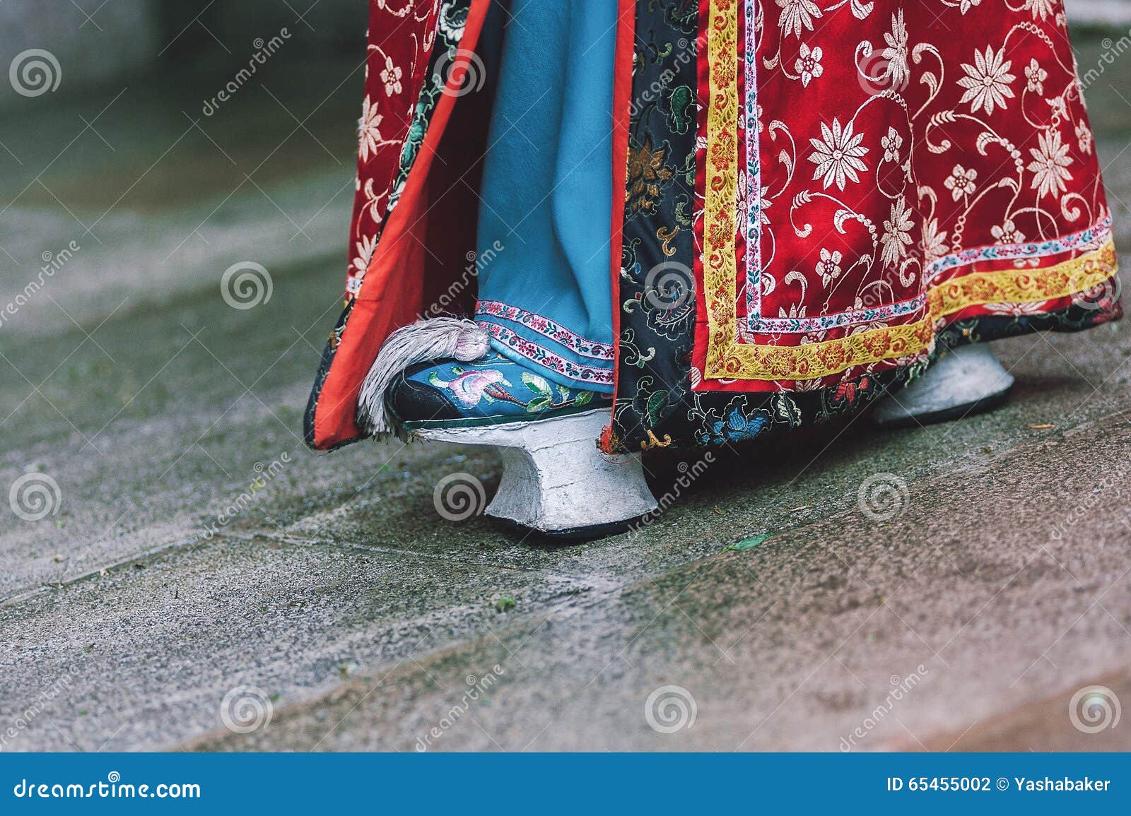 Los Zapatos De La Mujer China Antigua Foto de archivo Imagen de accesorio: 65455002