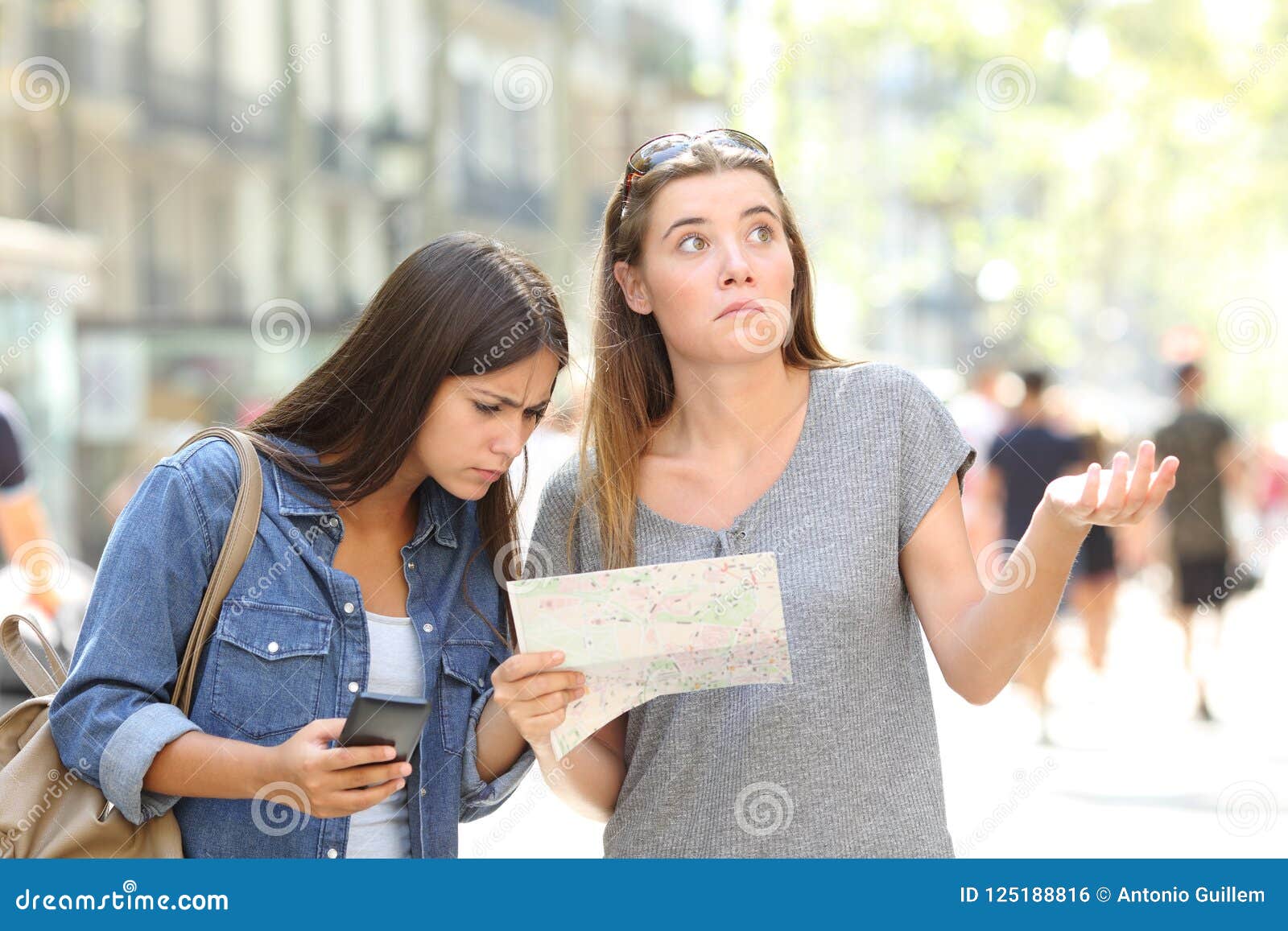 lost tourists consulting map and phone