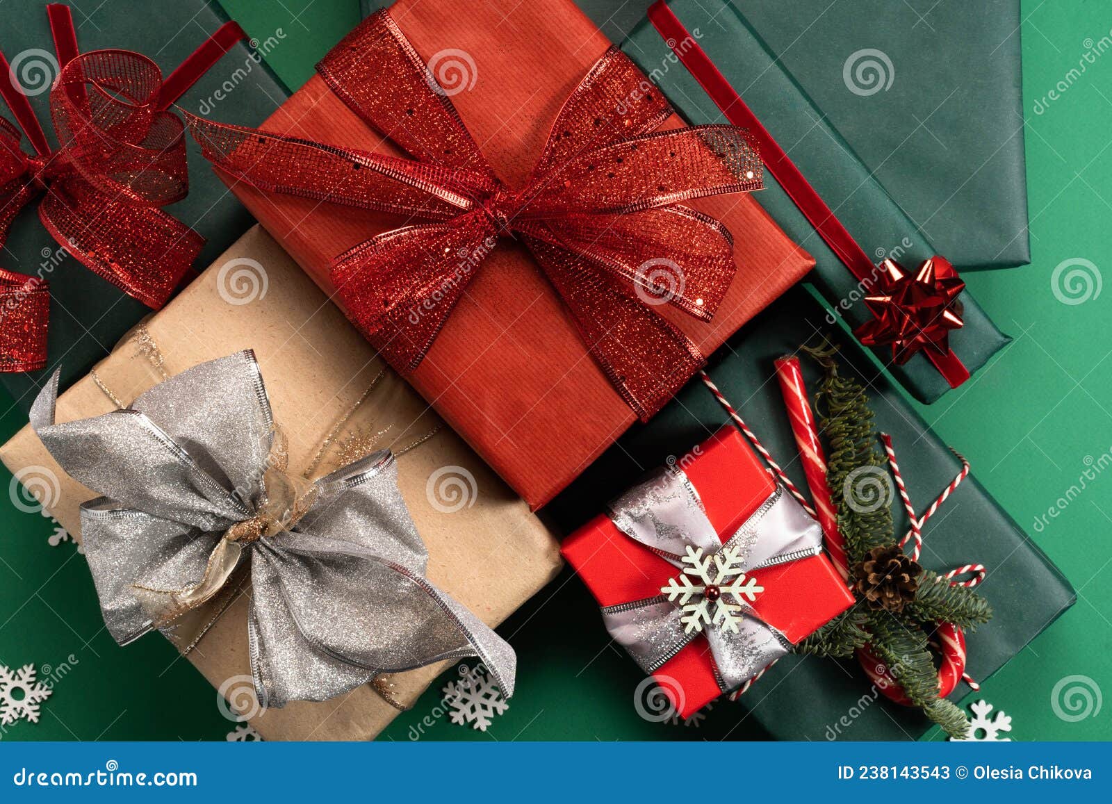 Bạn đang muốn tìm kiếm một chiếc hộp quà tặng độc đáo và tinh tế cho người thân của mình? Hãy xem các hình ảnh về những mẫu hộp quà tặng đa dạng để tìm lựa chọn phù hợp nhất cho người nhận quà của bạn.