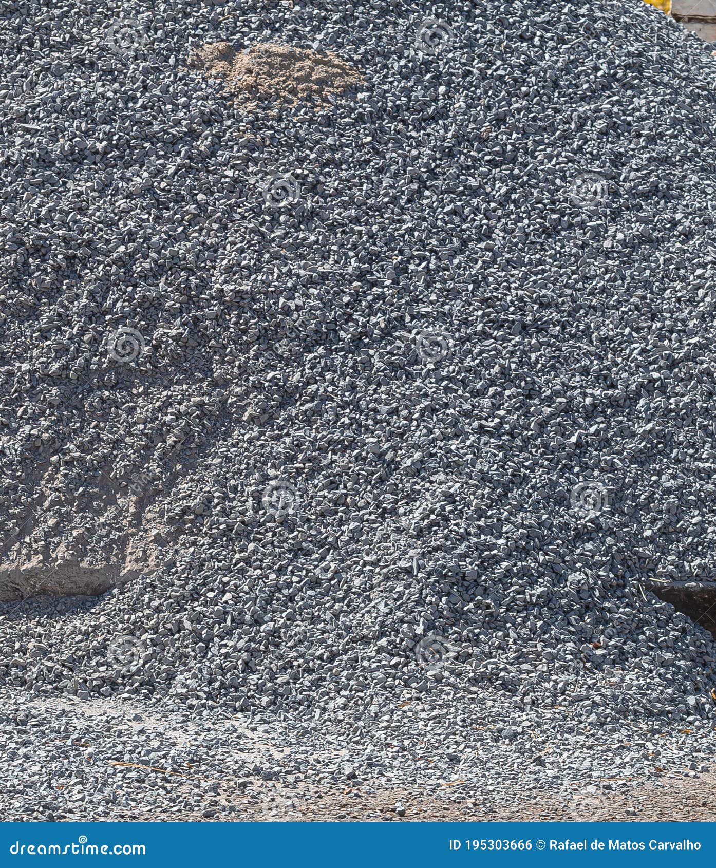 a lot of gravel stones - brita