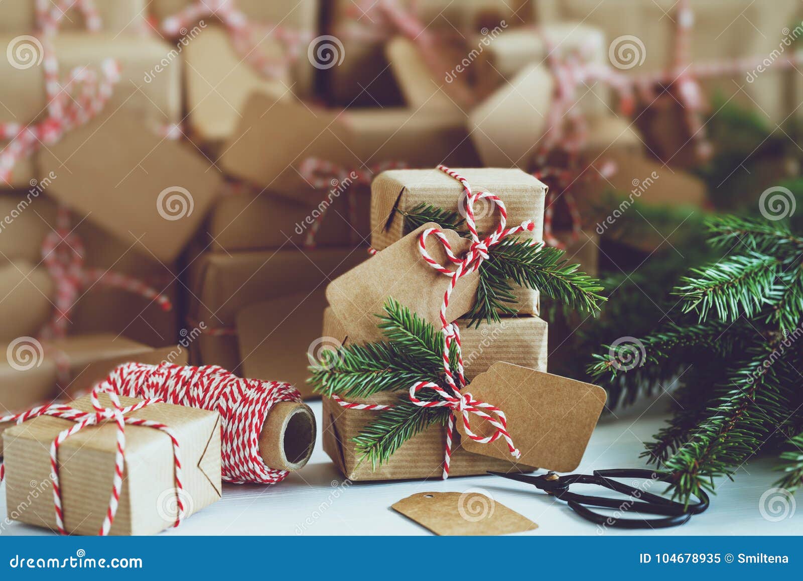 Lotes De Presentes Do Natal Imagem De Stock Imagem De Id ia lotes-de-presentes-do-natal-imagem-de-stock-imagem-de-id-ia