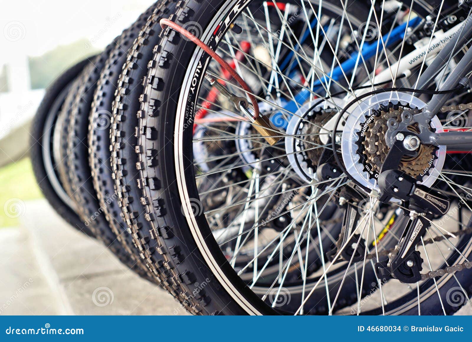 Lots of bikes lined up editorial stock image. Image of pinion 46680034