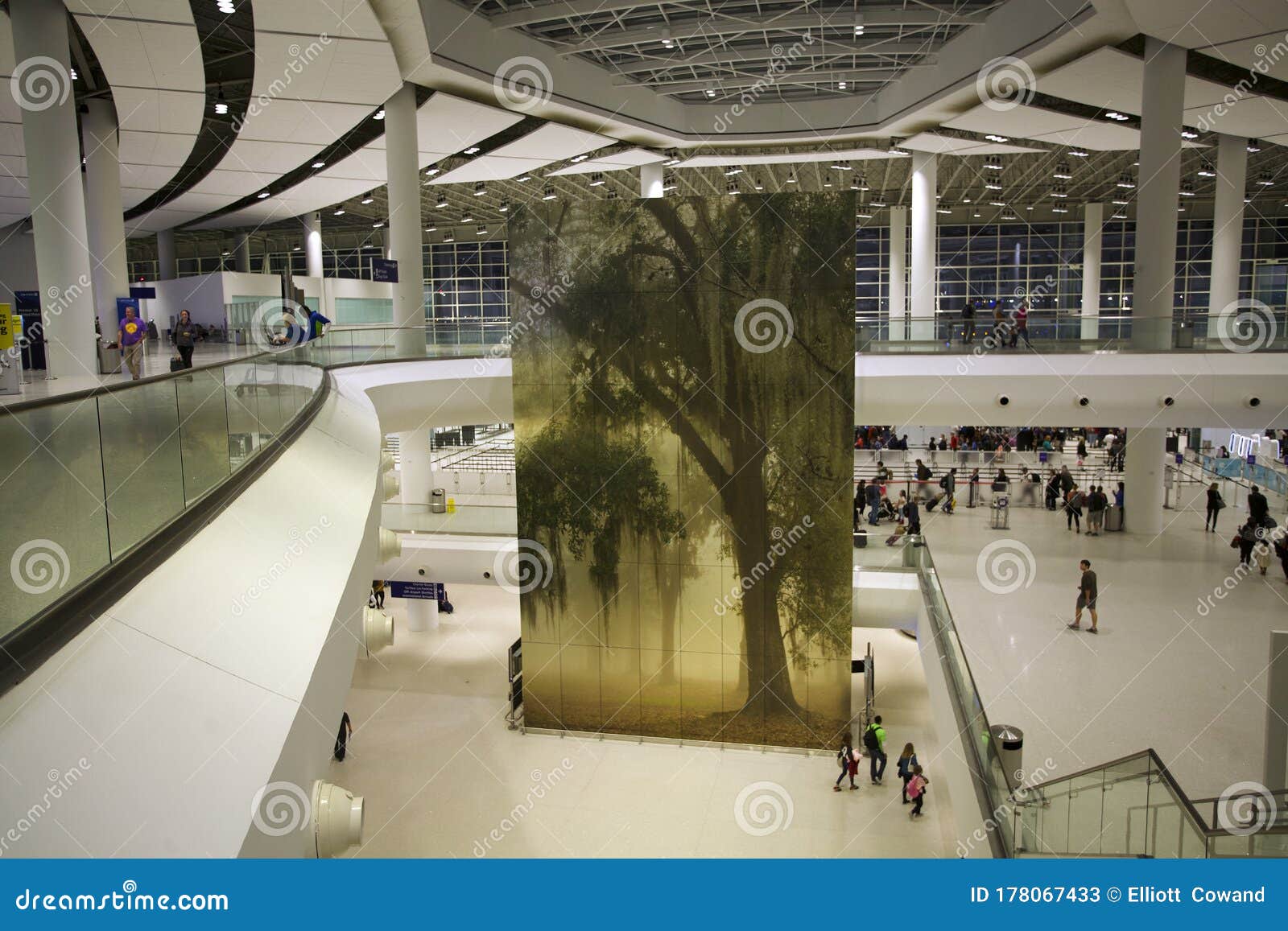 Louis Armstrong New Orleans International Airport Terminal Editorial Stock  Photo - Image of terminal, design: 178067433