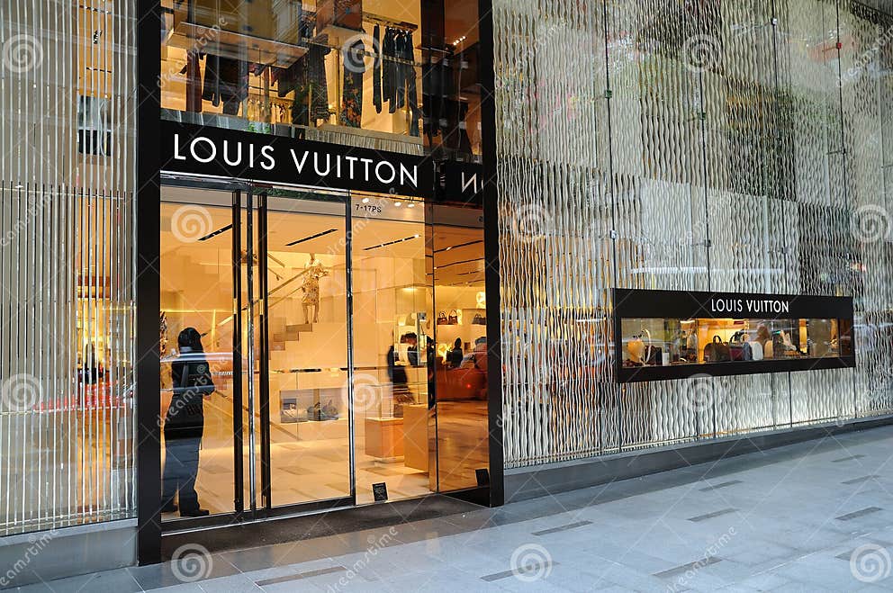 Louis Vuitton boutique editorial photo. Image of store - 21330001