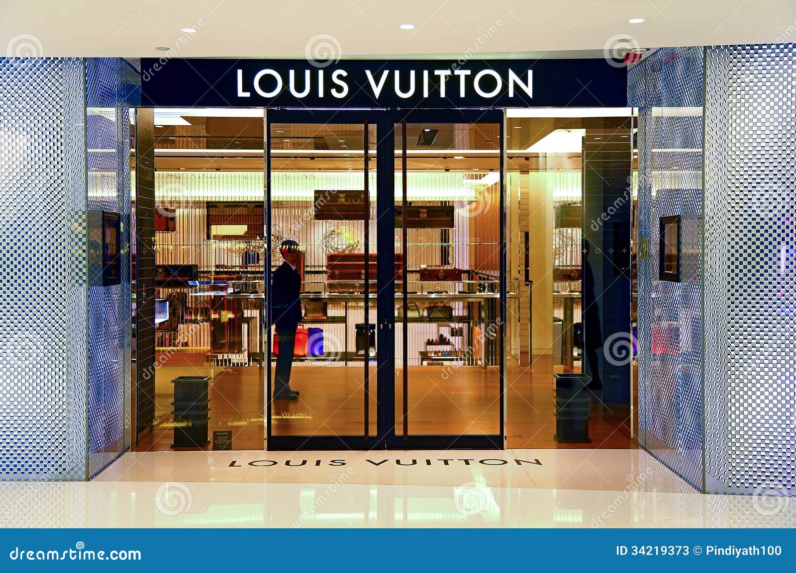 Louis Vuitton Boutique Editorial Stock Photo - Image: 34219373