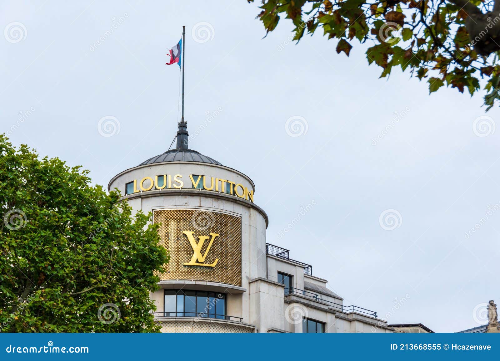 Paris France August 15 2020 Louis Vuitton Building On The Avenue